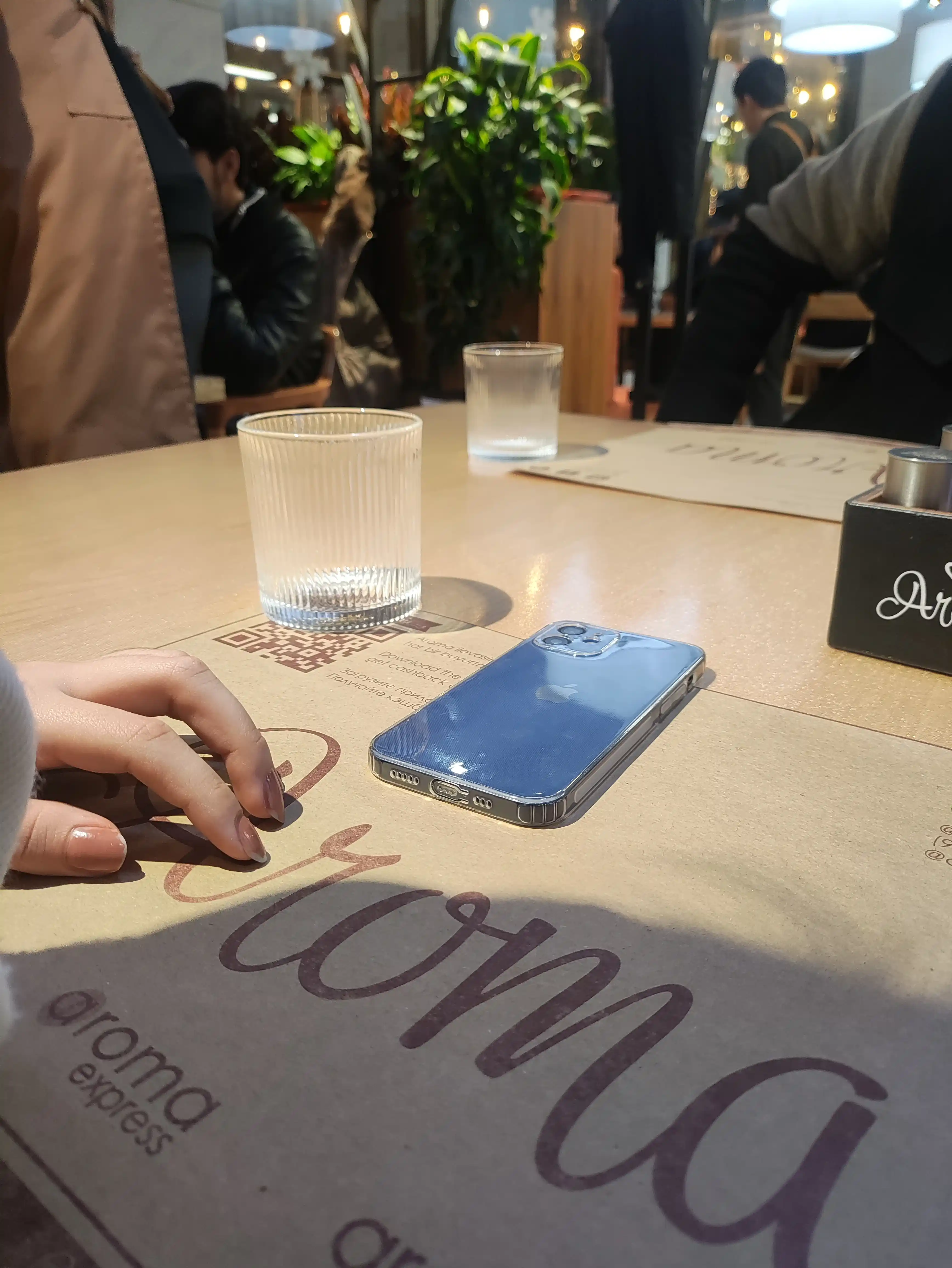 Smartfon Apple iPhone 12, 64/128 GB, SIM+sim, chehol va shisha sovg'a sifatida