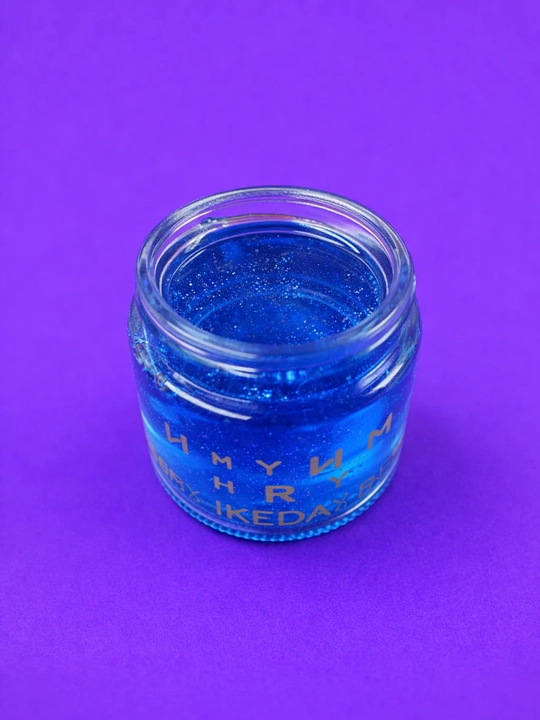 Yoqimli hidli avtomobil aromatizatori — bir yil siz bilan