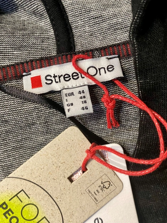 Street One kapyushonli ayollar oversize kardiganlari, tugmachalar, oq-qora bosma