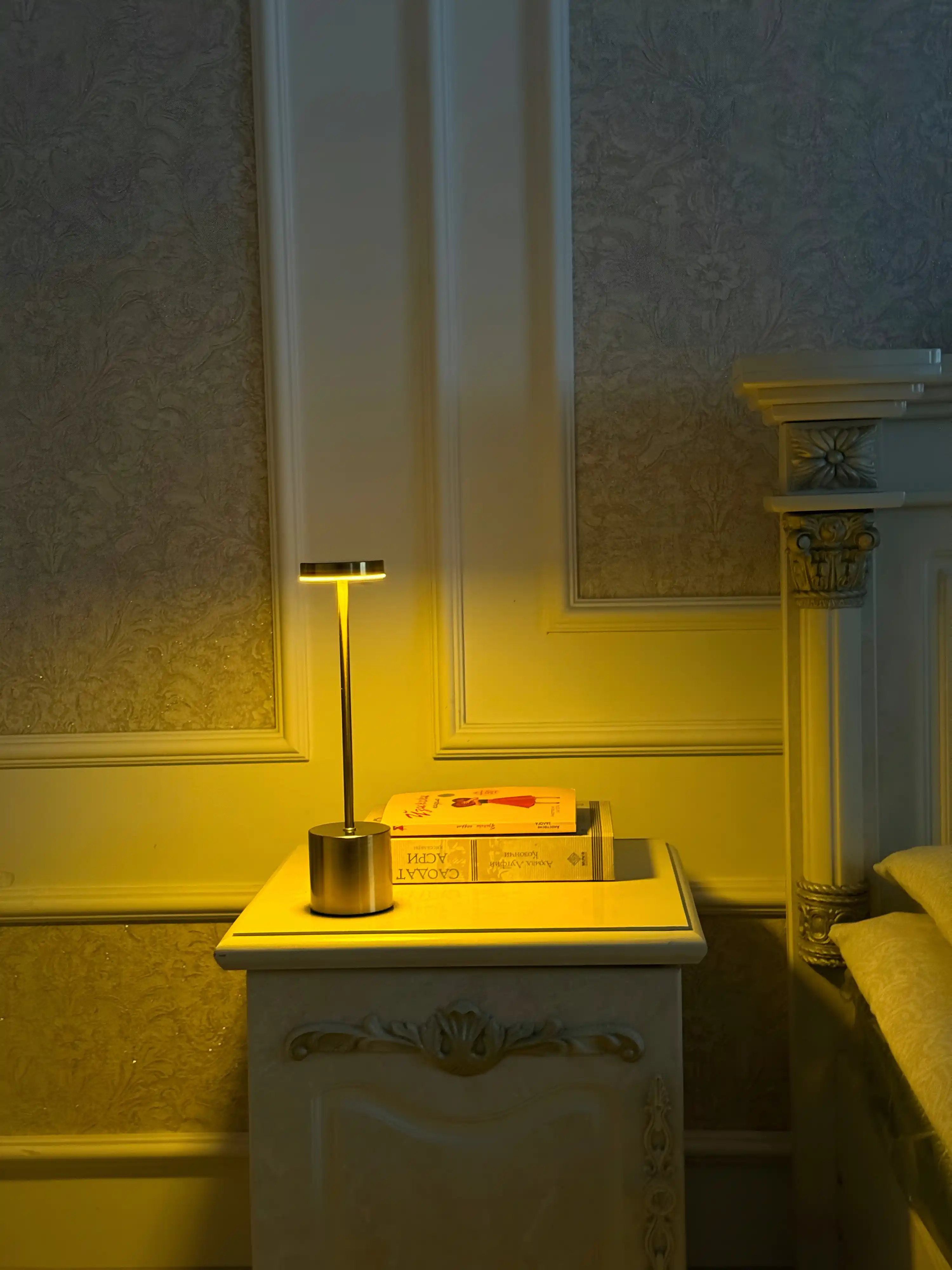O‘qish uchun stolga o‘rnatiladigan svetodiod lampa
