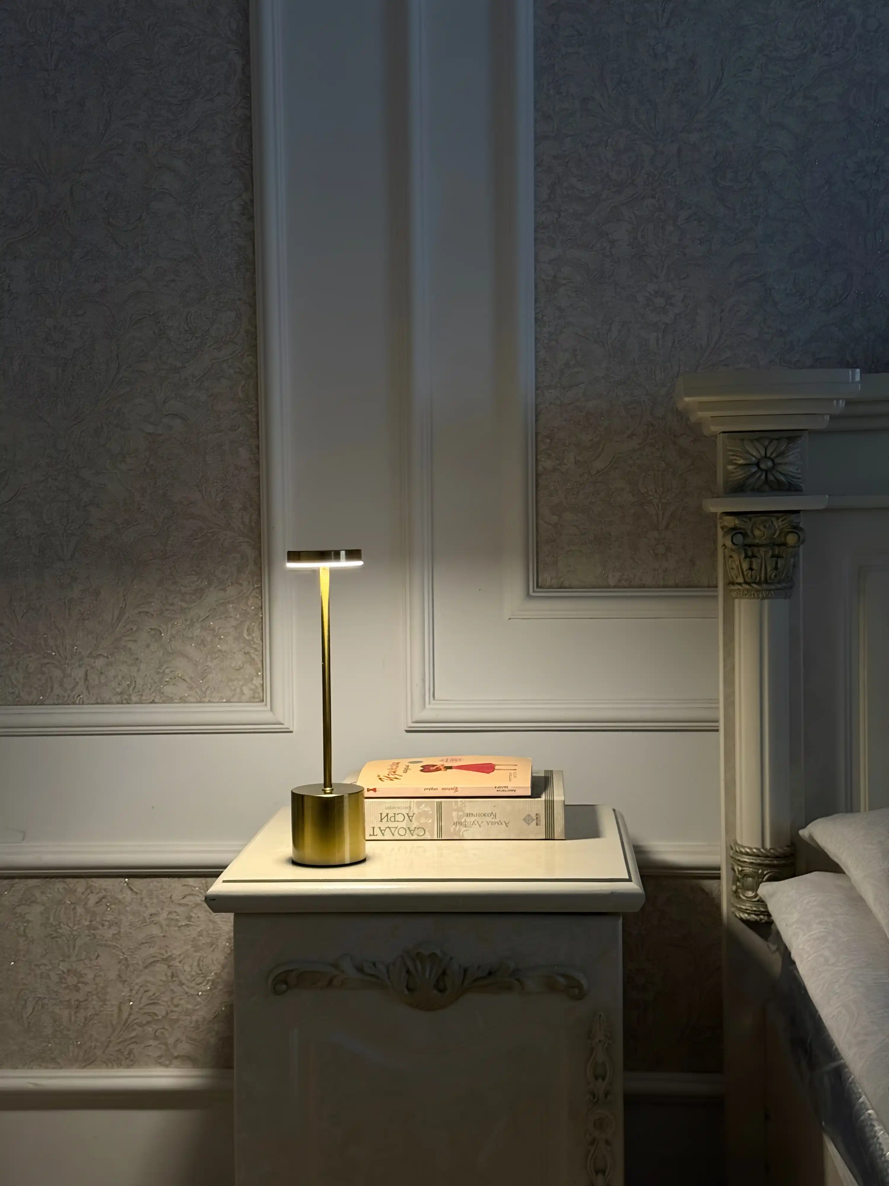 O‘qish uchun stolga o‘rnatiladigan svetodiod lampa