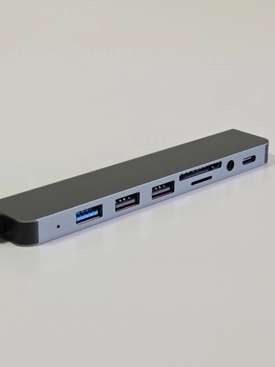 USB-C HUB 8 tasi 1 da, USB 3.0 adapter, TF SD kart o‘quvchi, 3.5 mm audio, alyuminiy