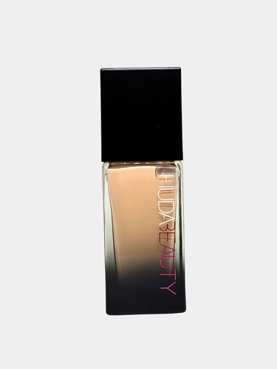 Тональный крем Huda Beauty матовый, с высоким покрытием, скрывает несовершенства