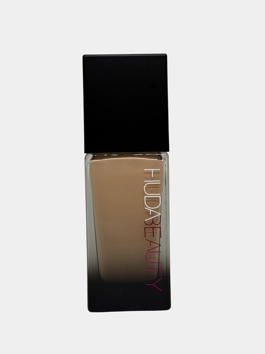 Тональный крем Huda Beauty матовый, с высоким покрытием, скрывает несовершенства