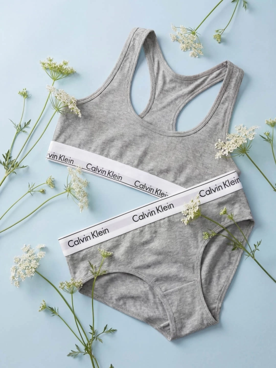 Ayollar uchun Calvin Klein ichki kiyimlar to‘plami