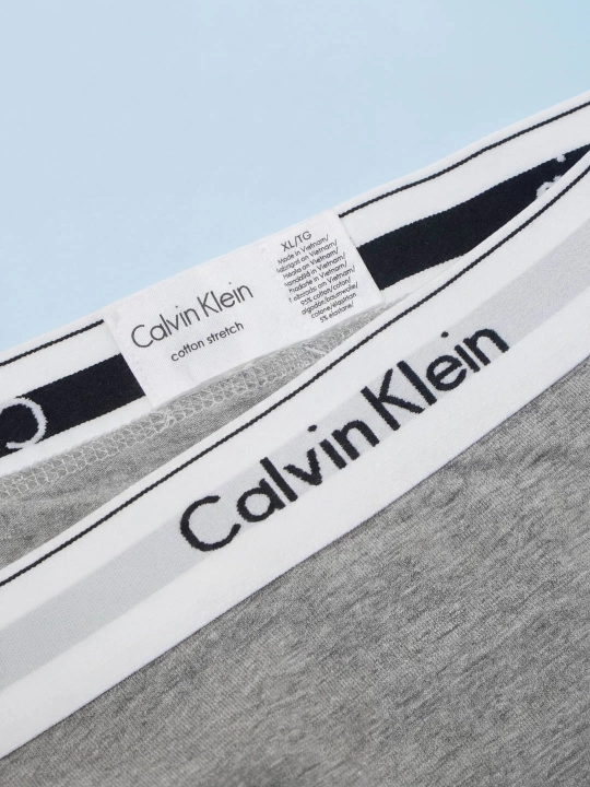 Ayollar uchun Calvin Klein ichki kiyimlar to‘plami