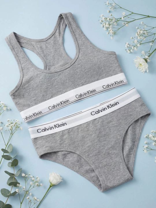 Ayollar uchun Calvin Klein ichki kiyimlar to‘plami