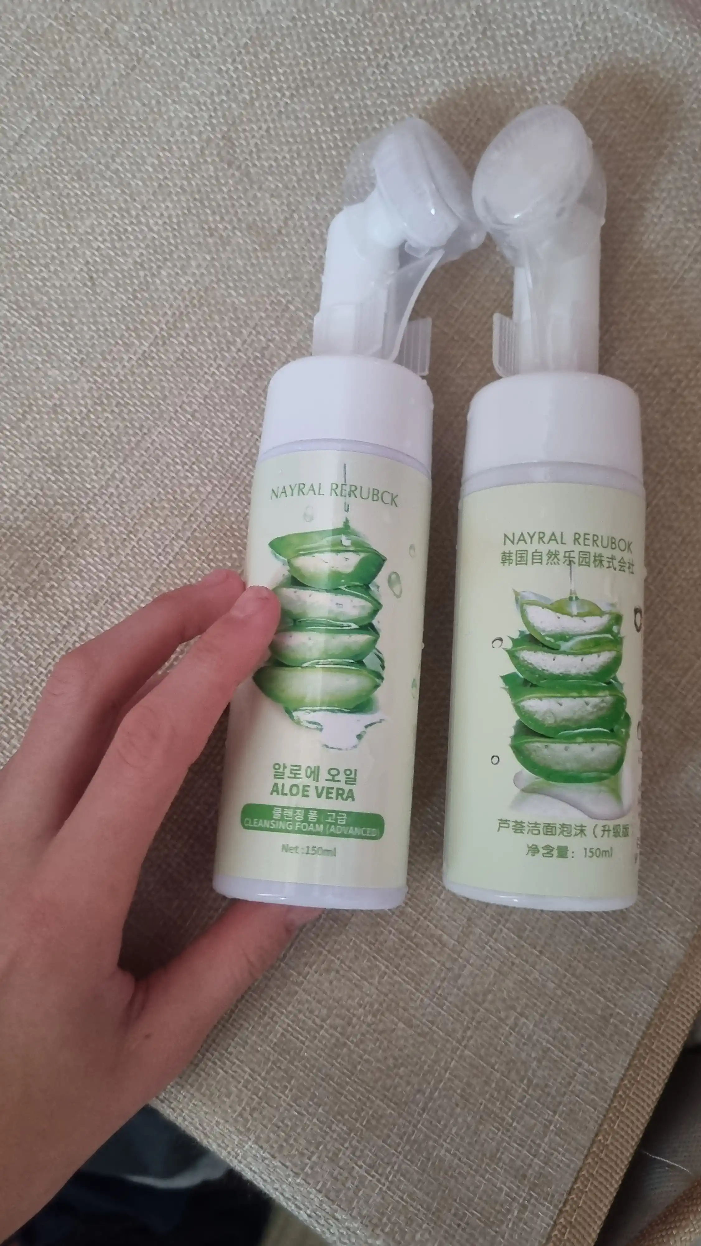Пенка для умывания лица ALOE, oчищающая, увлажняющая, с массажной щеткой