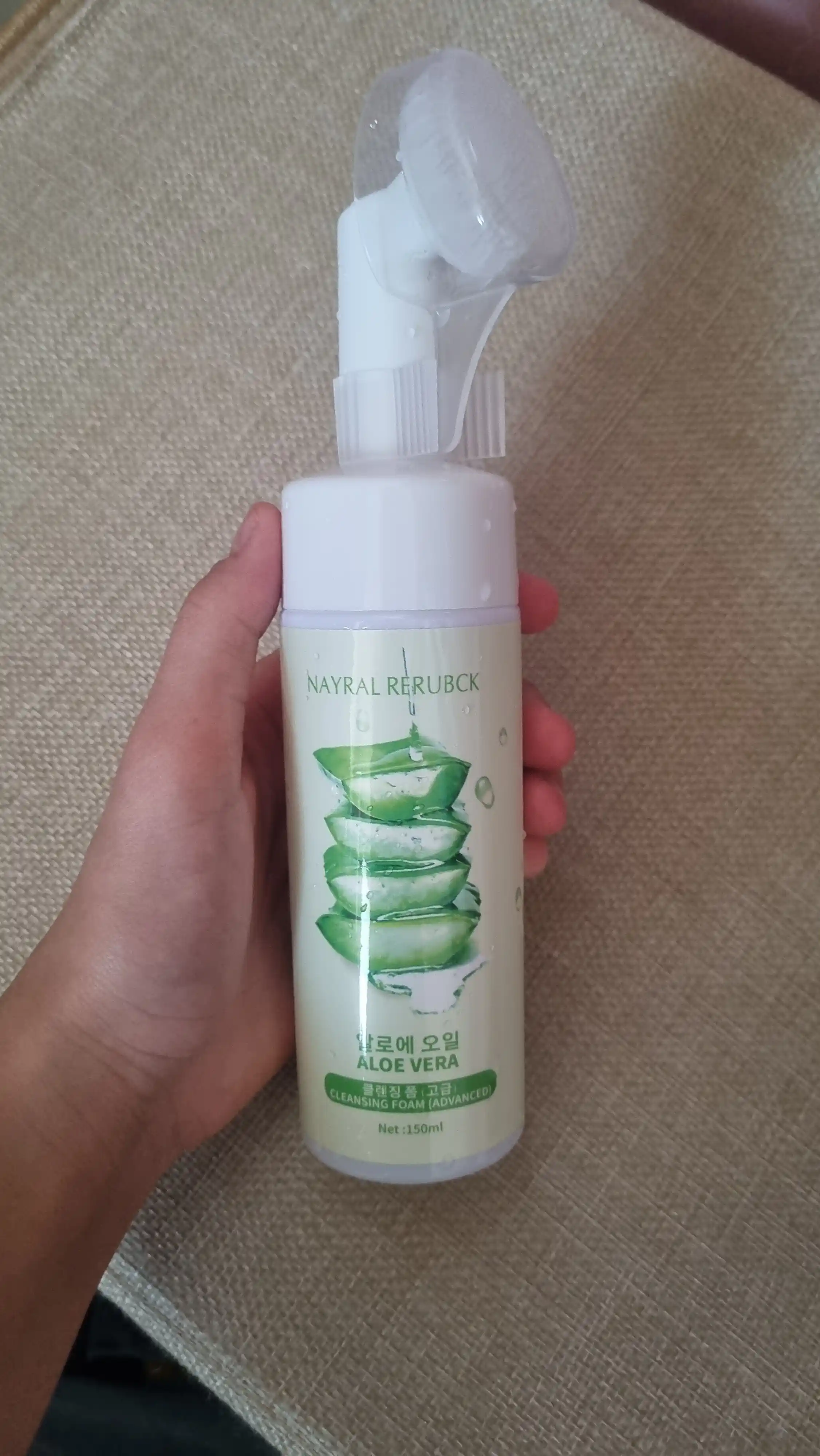 Пенка для умывания лица ALOE, oчищающая, увлажняющая, с массажной щеткой
