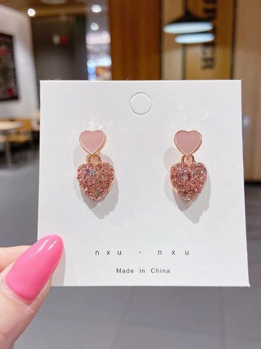 Серьги с  сердечком — нежный и стильный аксессуар