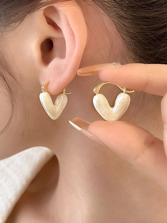 Серьги с  сердечком — нежный и стильный аксессуар