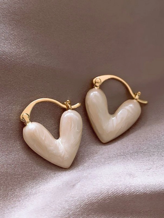 Серьги с  сердечком — нежный и стильный аксессуар