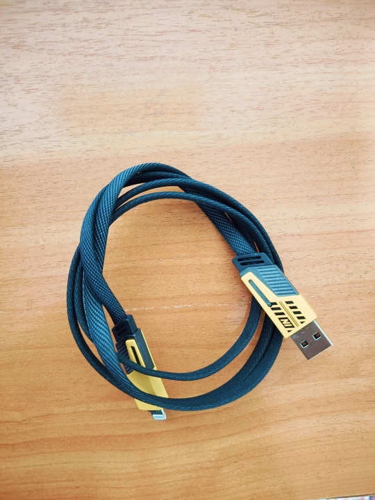 4-in-1 USB kabel — Lightning, Type-C, Micro USB (iPhone, Redmi, Samsung)
