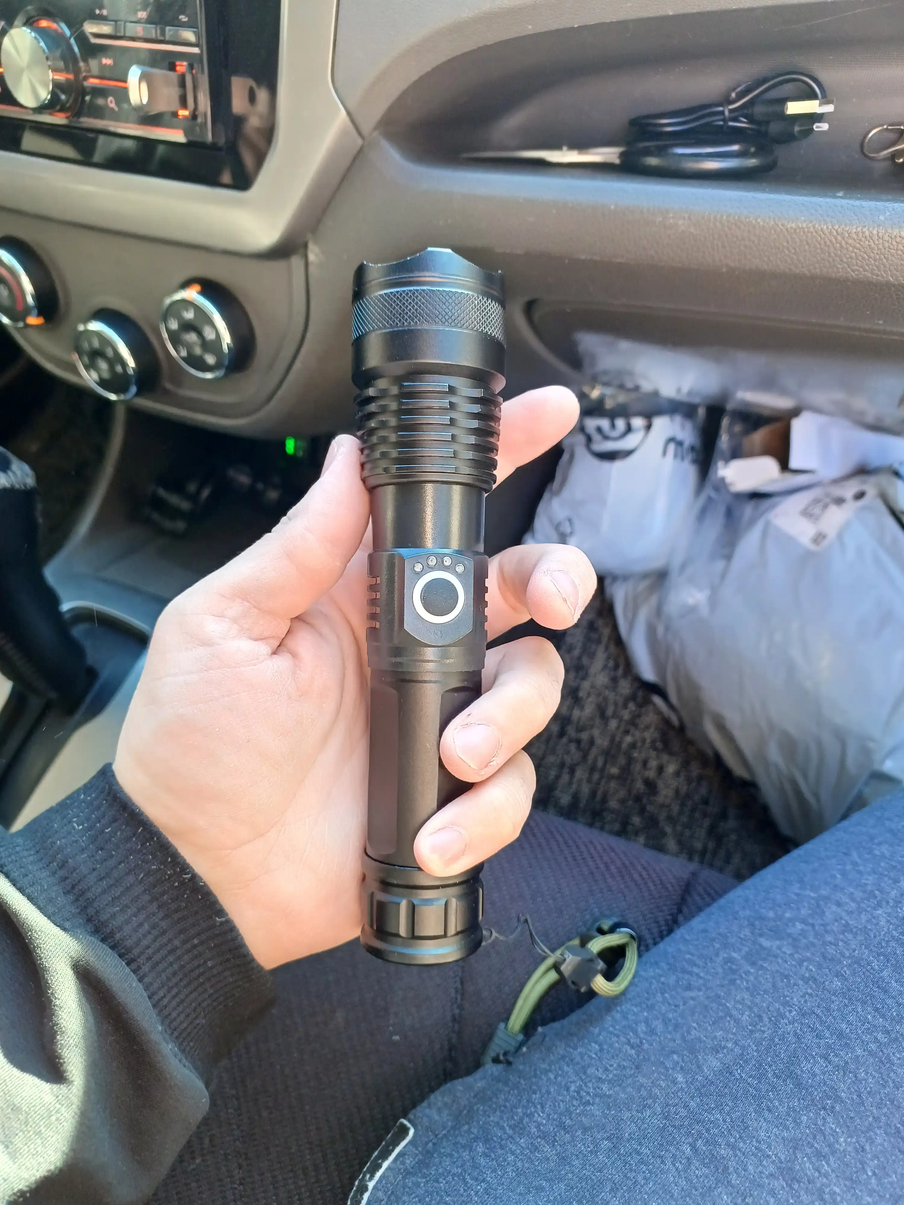 Qo'l chirog'i, LED, qayta zaryadlanuvchi, Zoom effekti bilan