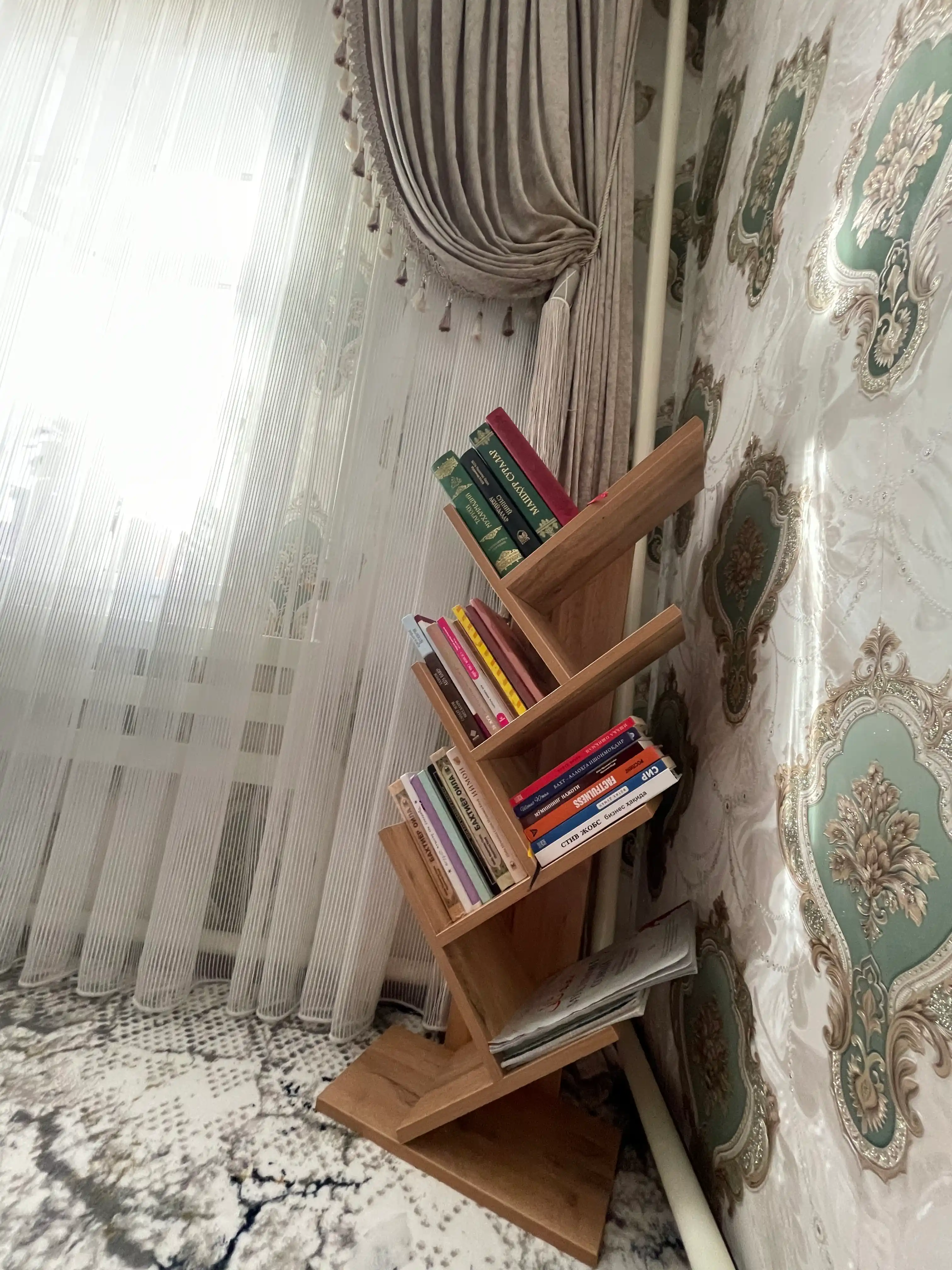 Minimalistik uy va ofis uchun (Tree bookshelf) daraxt shaklidagi ochiq kitob va gul javoni