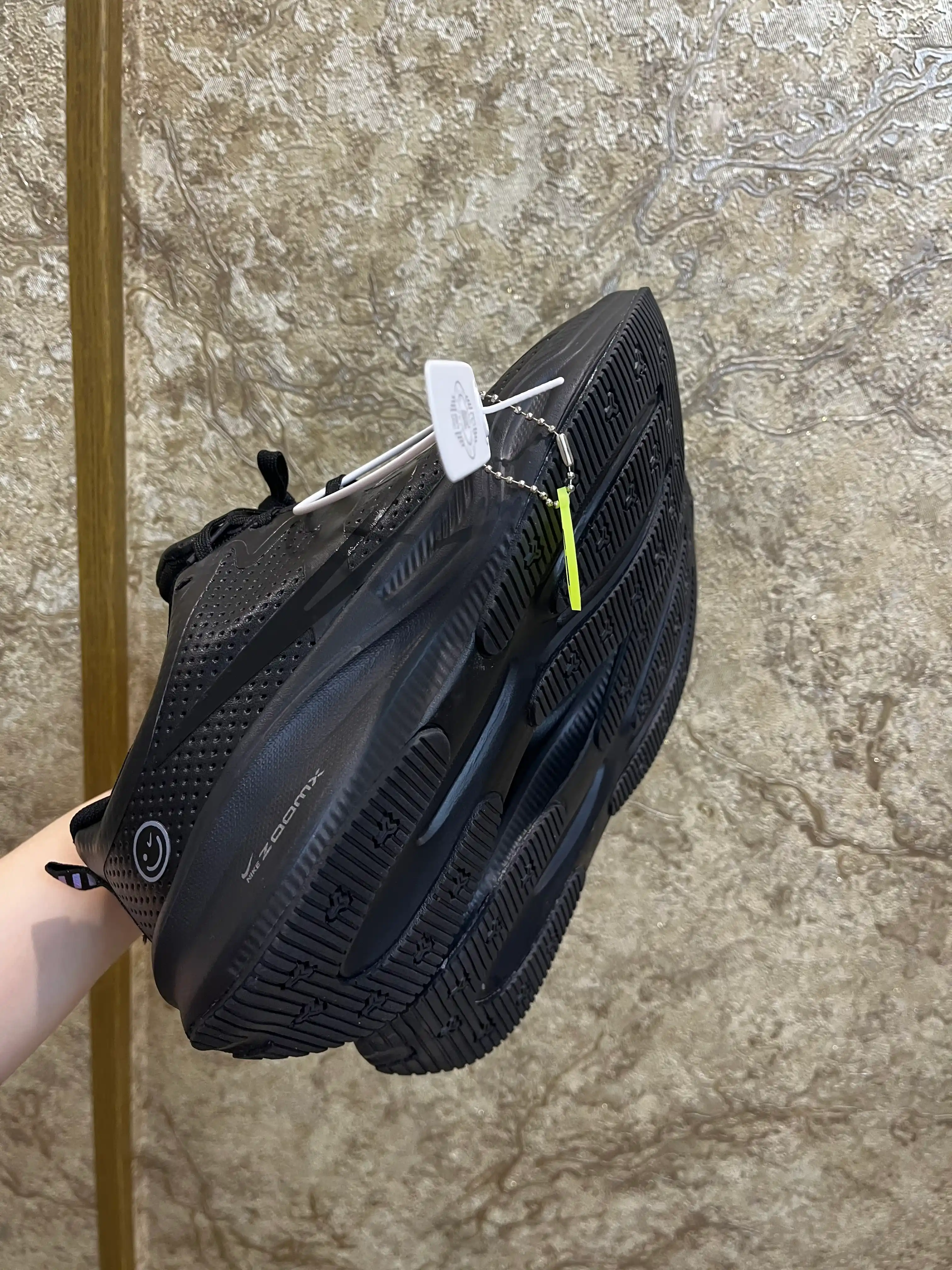 Erkaklar va ayollar uchun krosovkalar NlKE Air ZoomX 1 razmer kattasi tavsiya etiladi