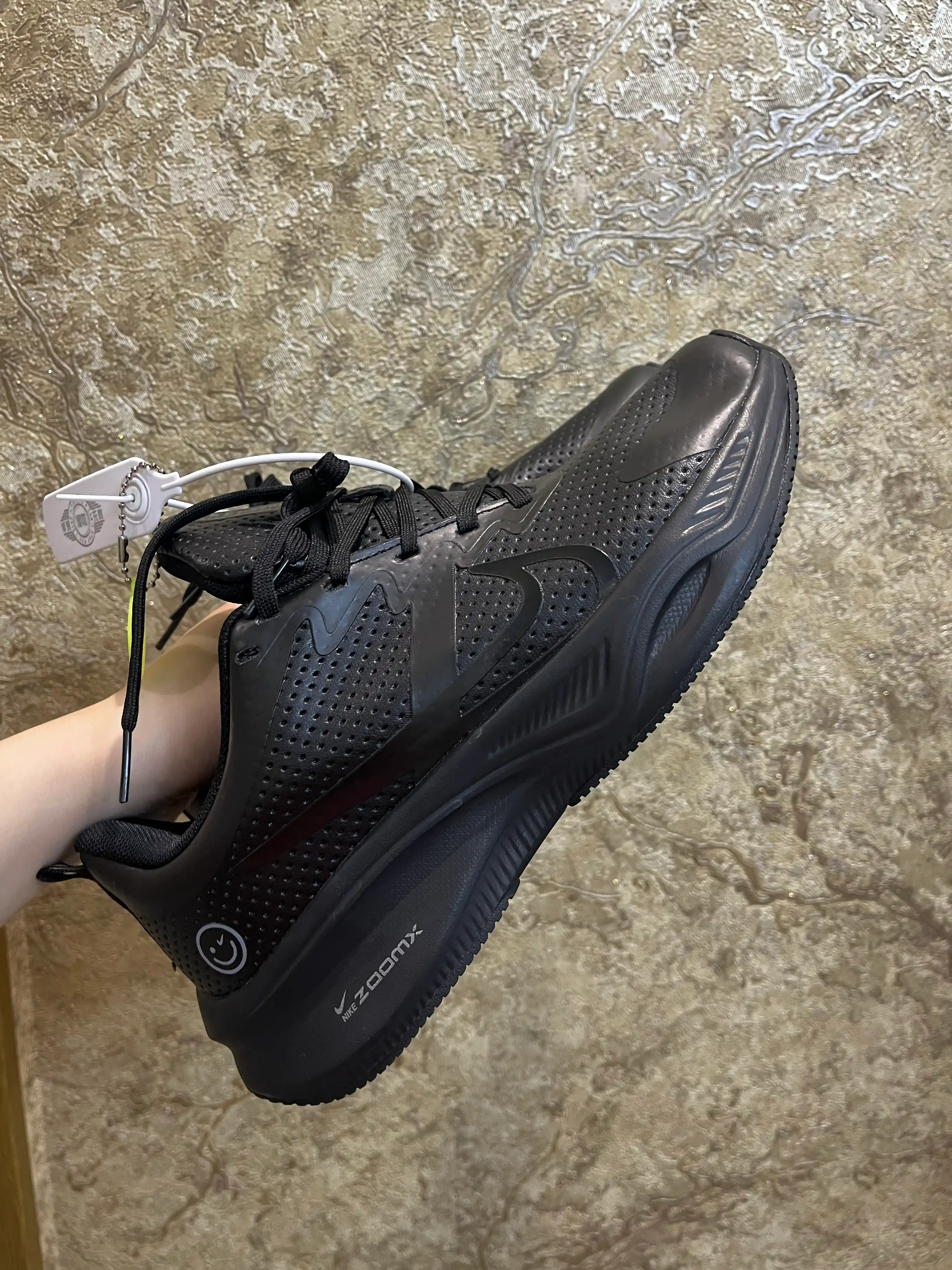 Erkaklar va ayollar uchun krosovkalar NlKE Air ZoomX 1 razmer kattasi tavsiya etiladi