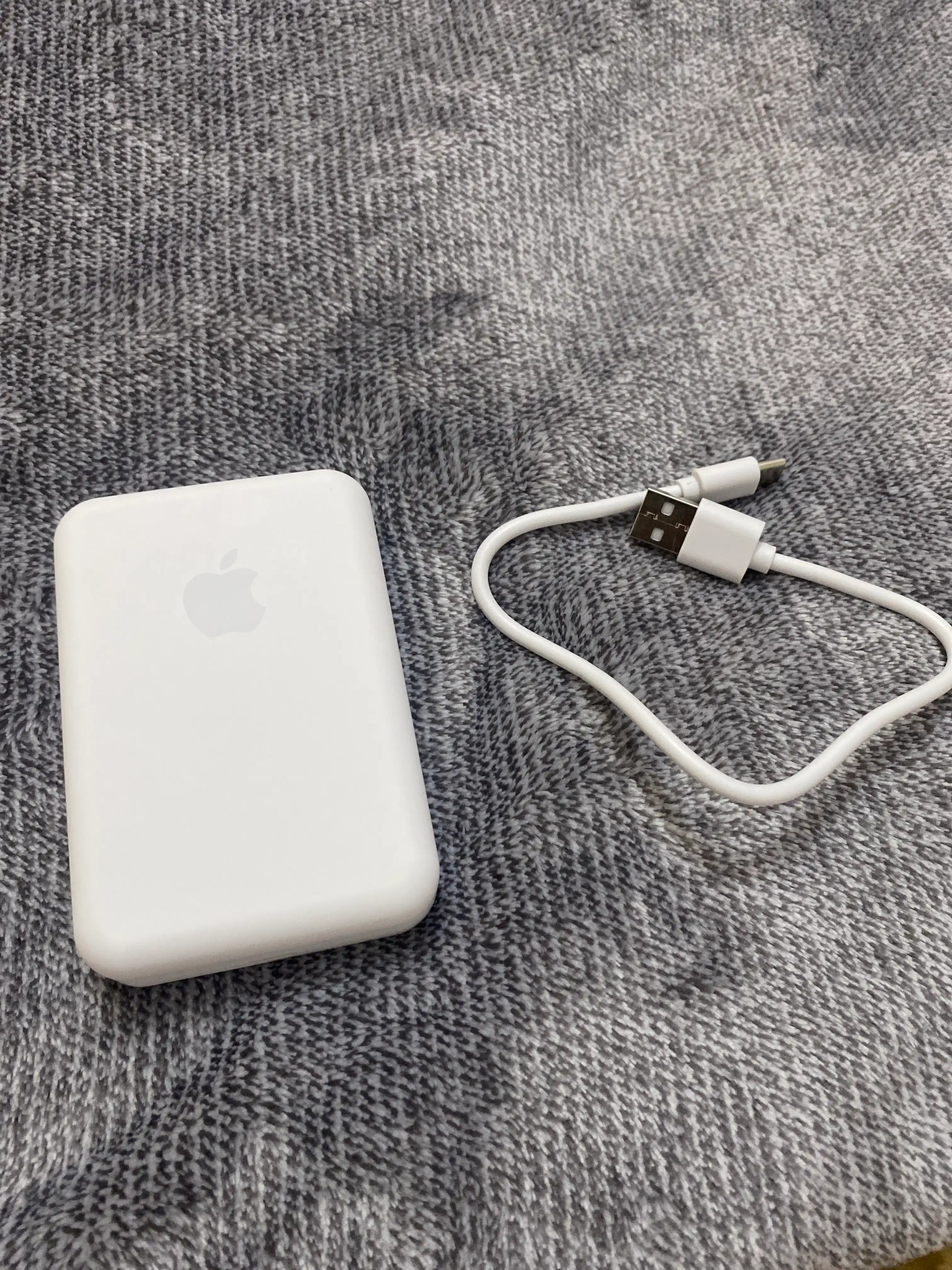 Simsiz tashqi akkumulyator MagSafe Power Bank, iPhone va Android uchun