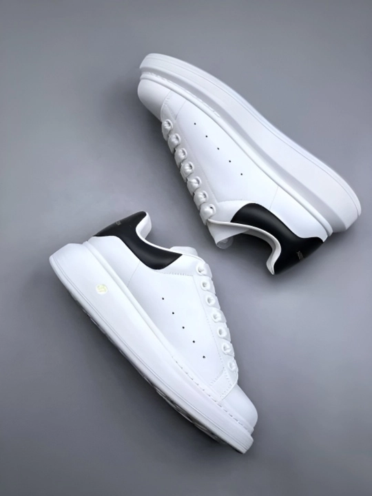 Ayollar krossovkalari, McQueen