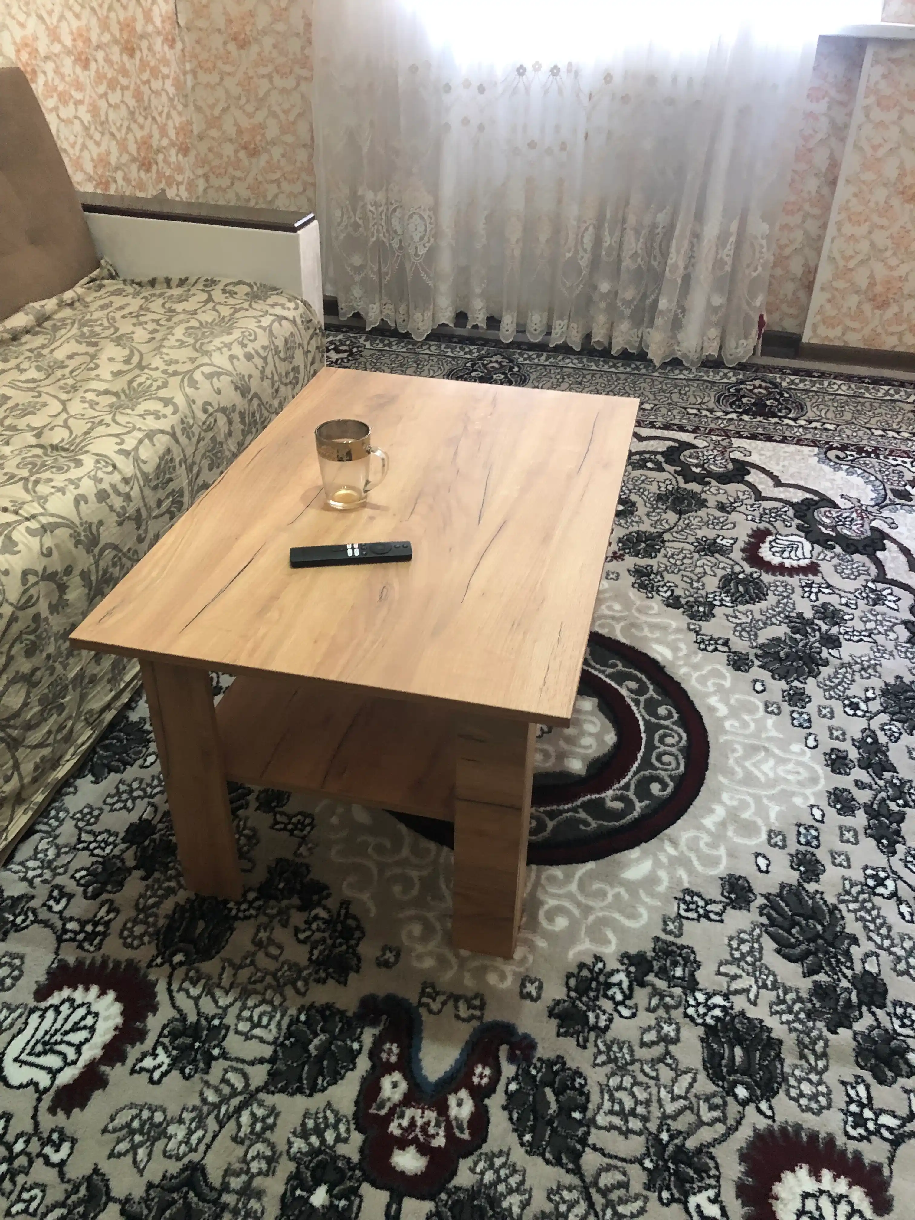 Cтол для гостиницы, офиса и кухни