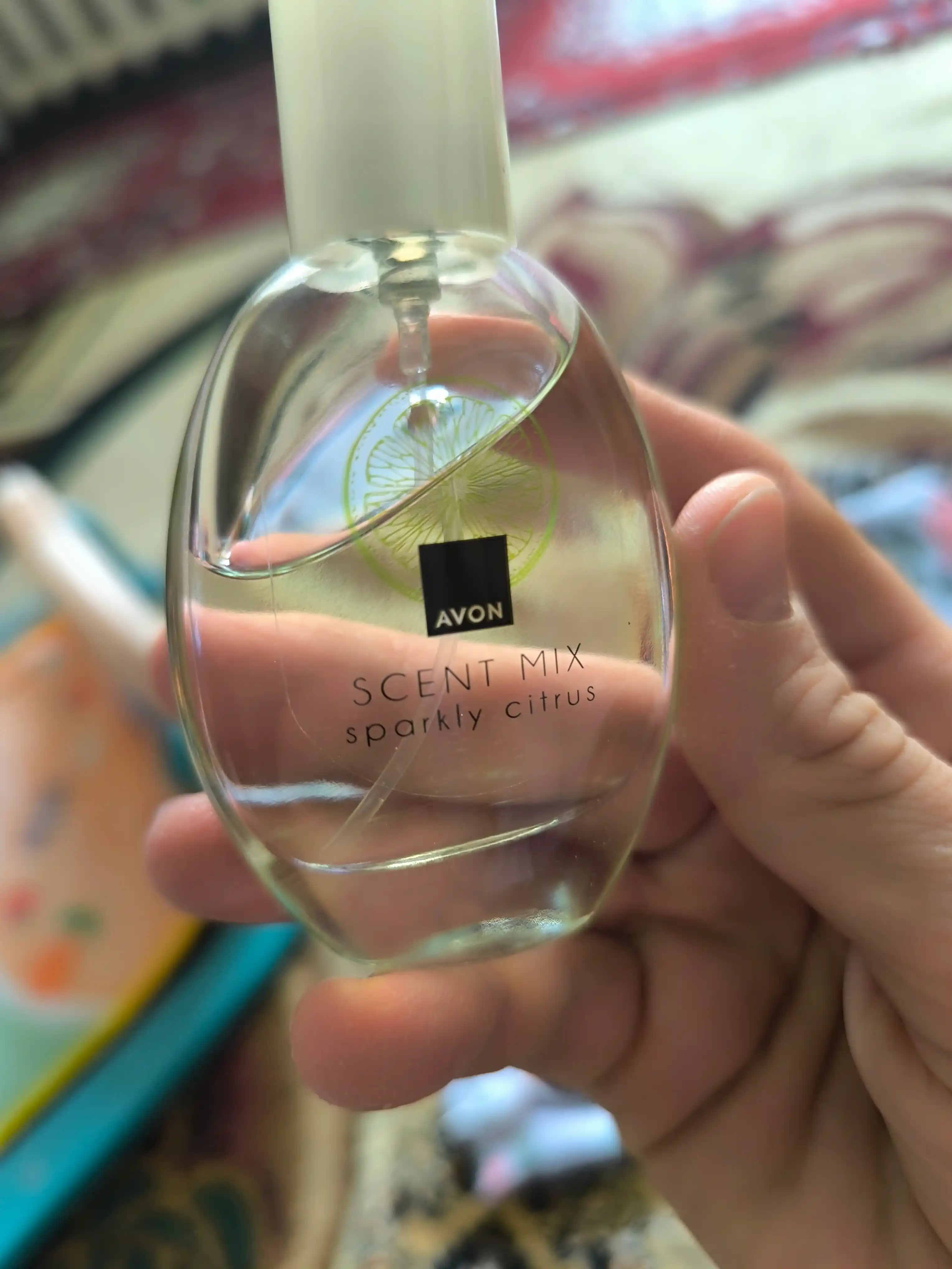 AVON Scent Mix Sparkly Citrus turkumidagi pardoz suvi, 30 ml
