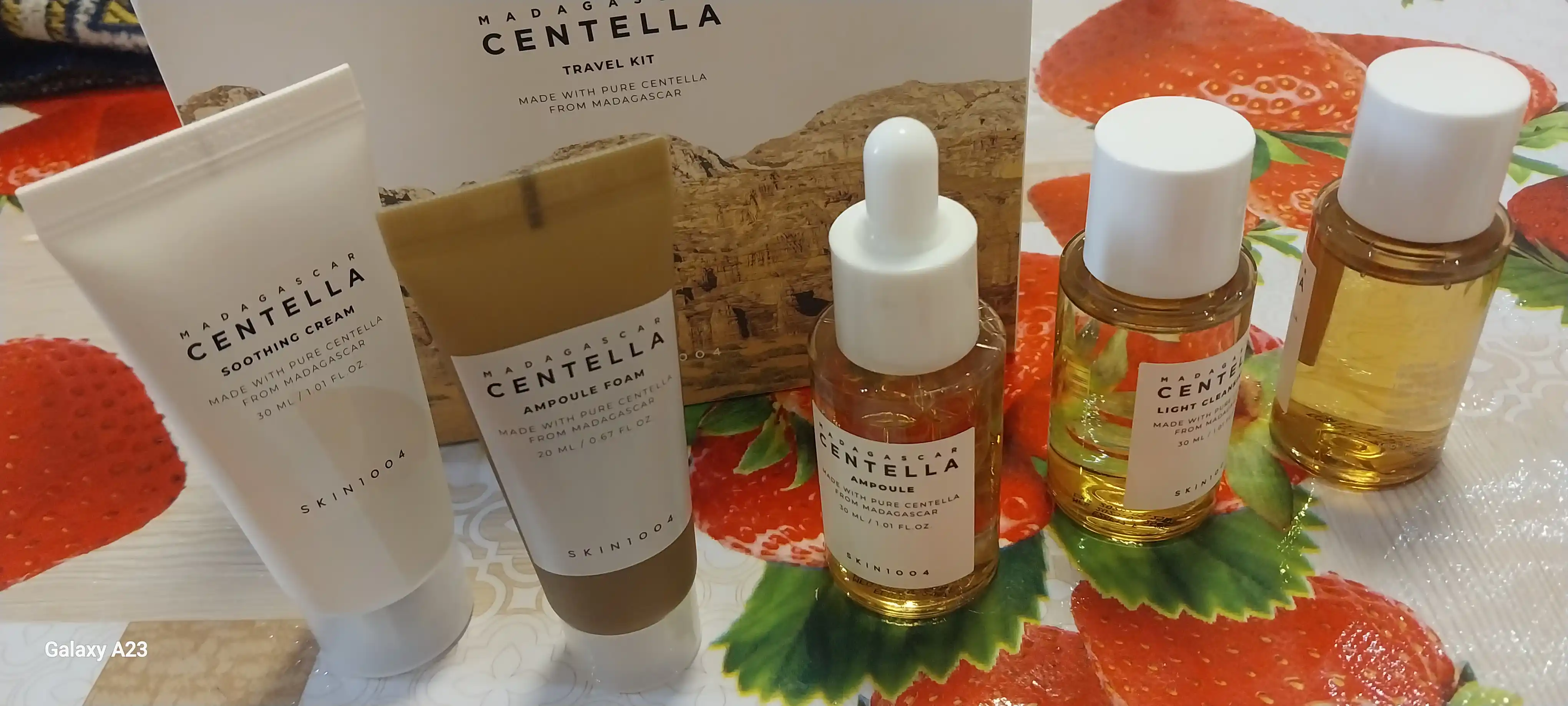 Terini parvarish qilish to'plami Skin 1004 Madagascar Centella Travel Kit, mini set