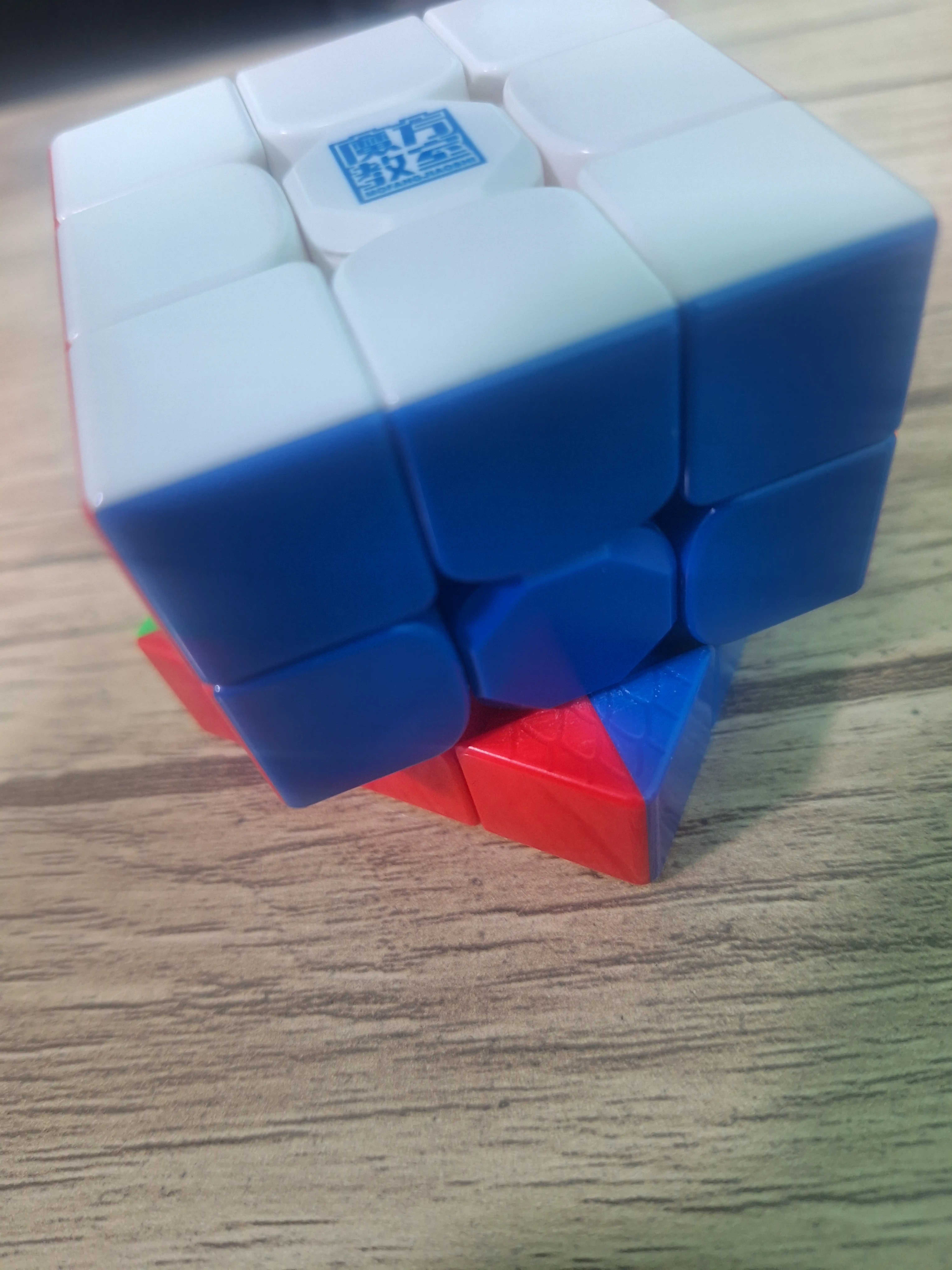 Kub boshqotirmasi Magic Cube, 3 * 3