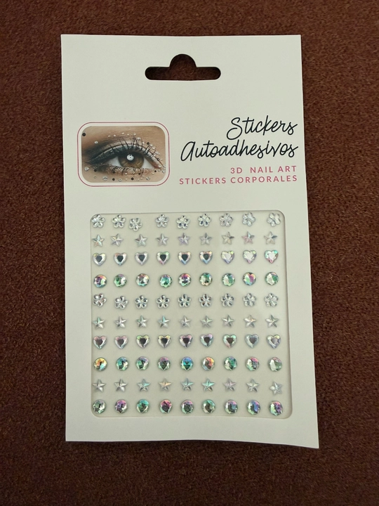 Turli rang va shakldagi yuz va tana uchun o‘zi yopishadigan strazlar