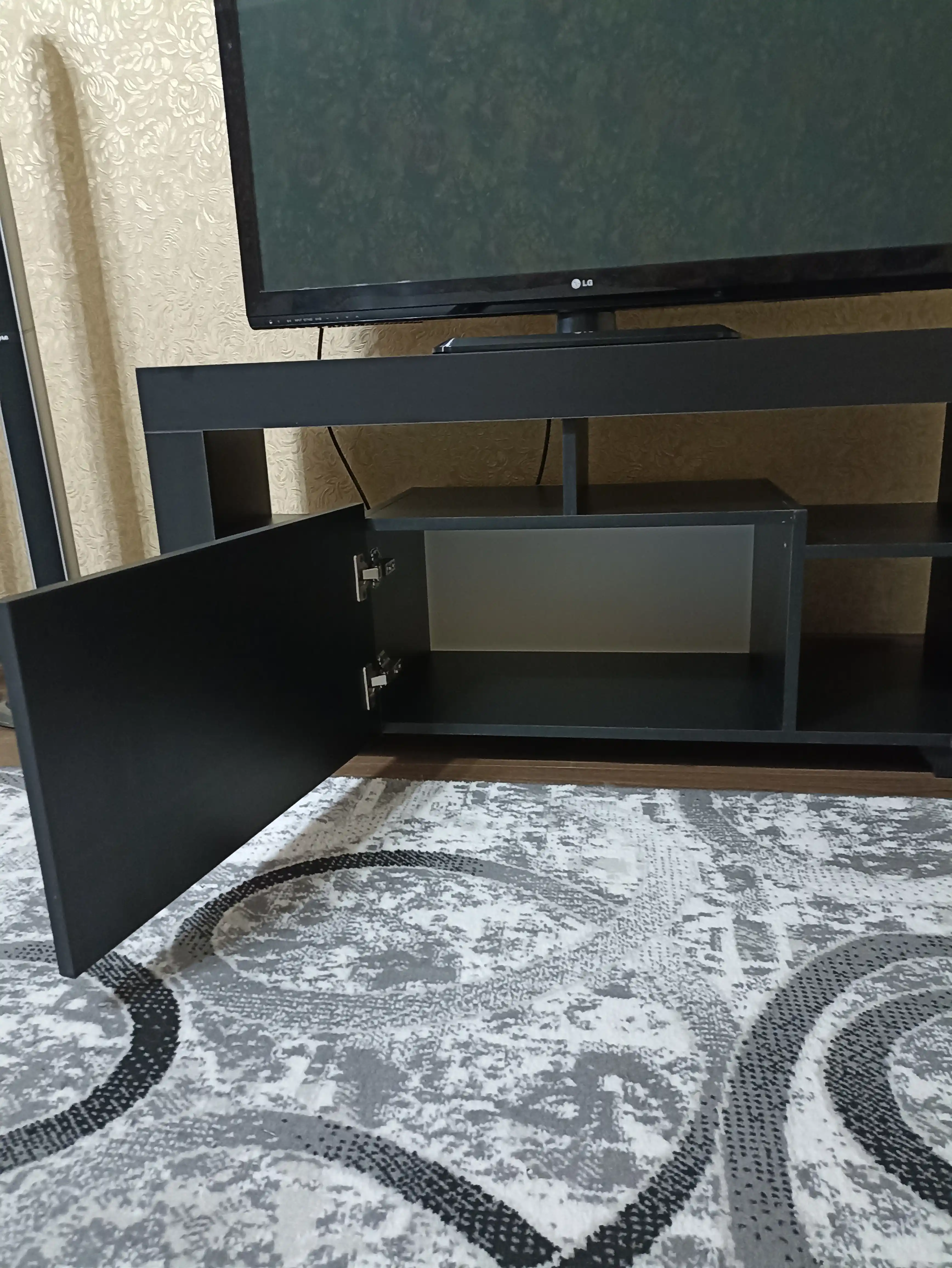 Televizor uchun tumba pоdstavka LEETO, polda turadigan, to'liq yig'ilgan, 110*55*35 см