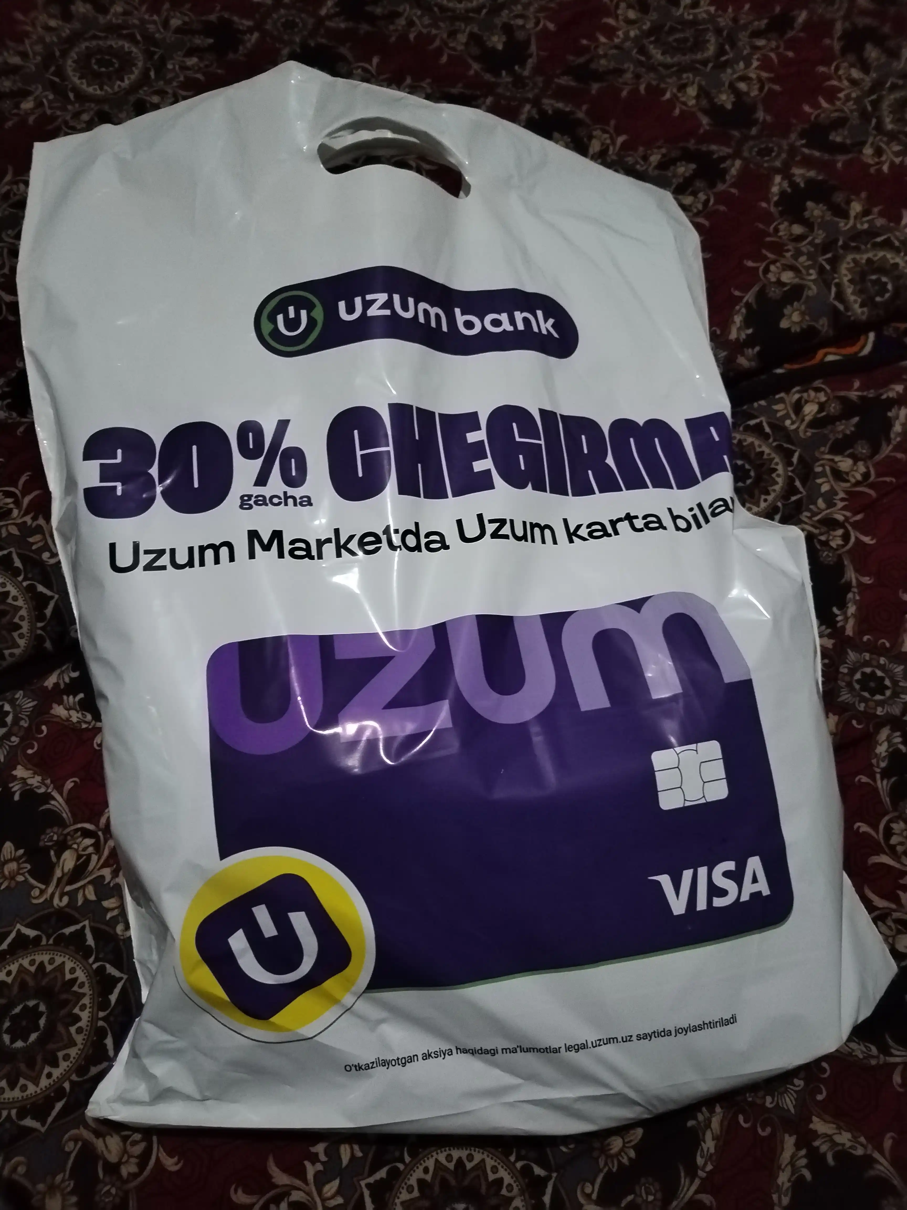 Krossovkalar erkaklar uchun, bir o'lchamga kichik yuradi