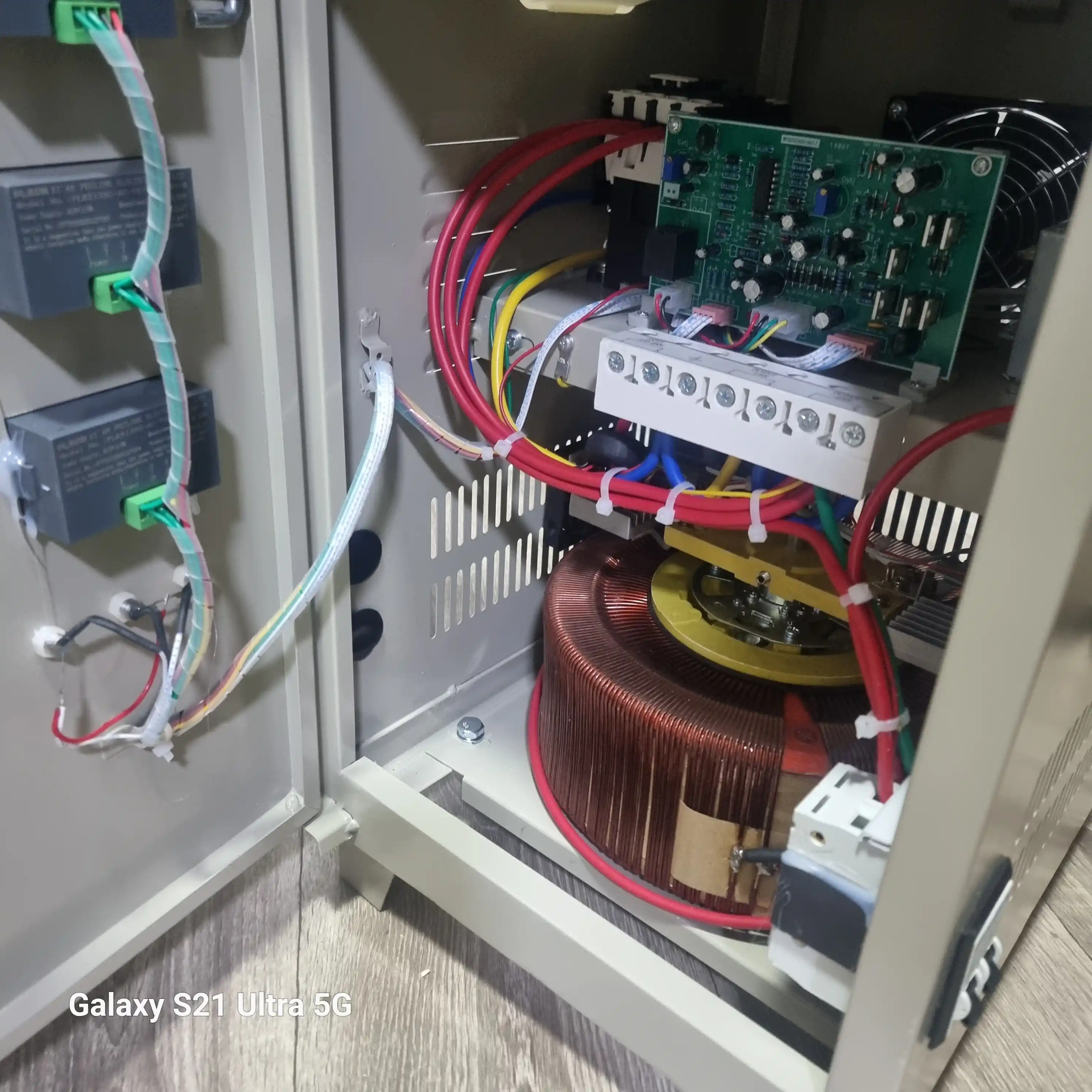 Avtomatik voltaj stabilizatori Andeli SVC-D 15000VA, 15 kW, 220 volt