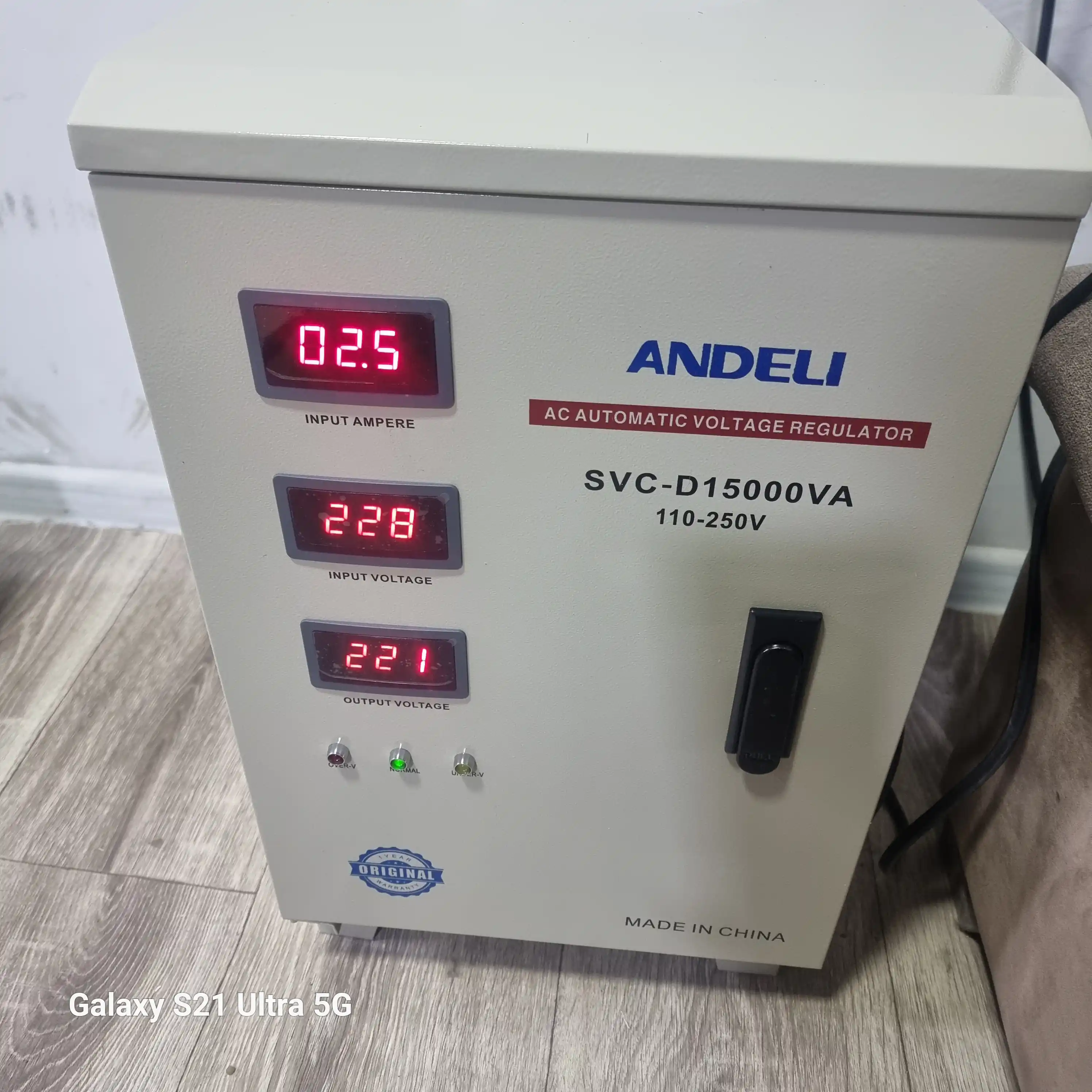 Avtomatik voltaj stabilizatori Andeli SVC-D 15000VA, 15 kW, 220 volt