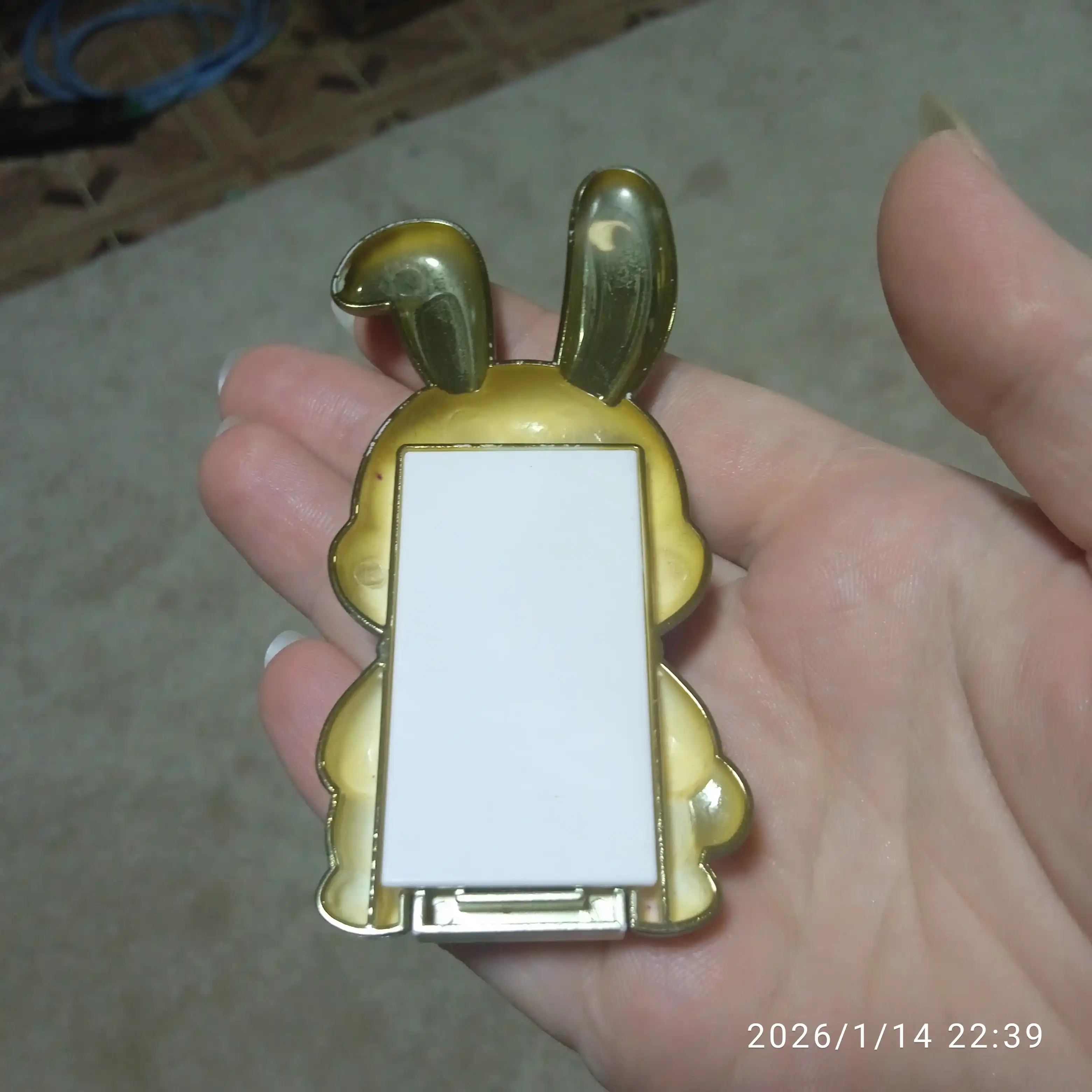 Quyonchalik telefon ushlagichi, oyna bilan pop kengashi