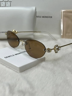 Коричневый