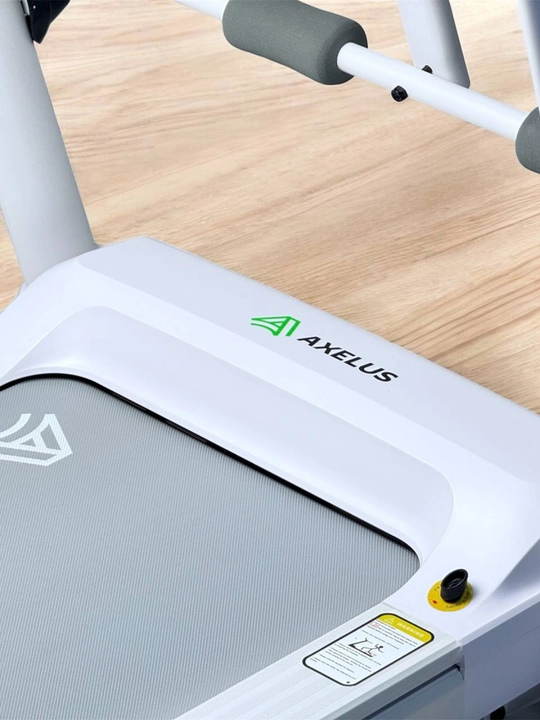 AX470 WHITE – 2.5 HP motor, 15 km/soat tezlik va 120 kg uchun qulay yugurish yo‘lagi