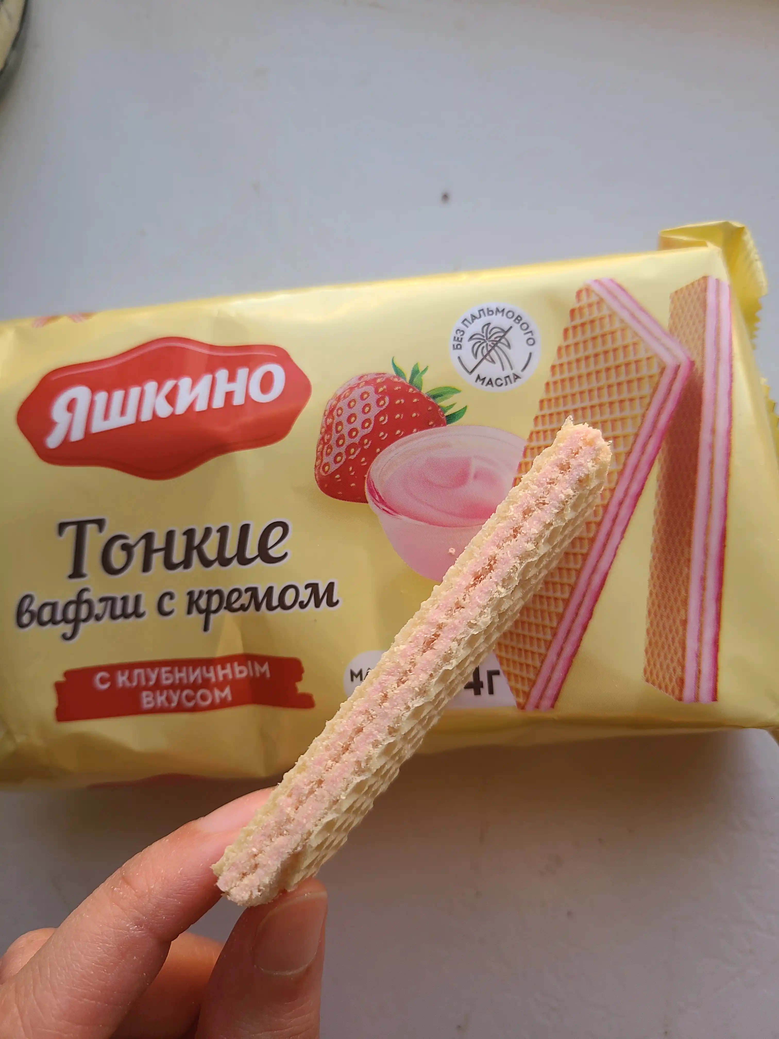 Yupqa vaflilar Yashkino, qulupnayli, 144 g