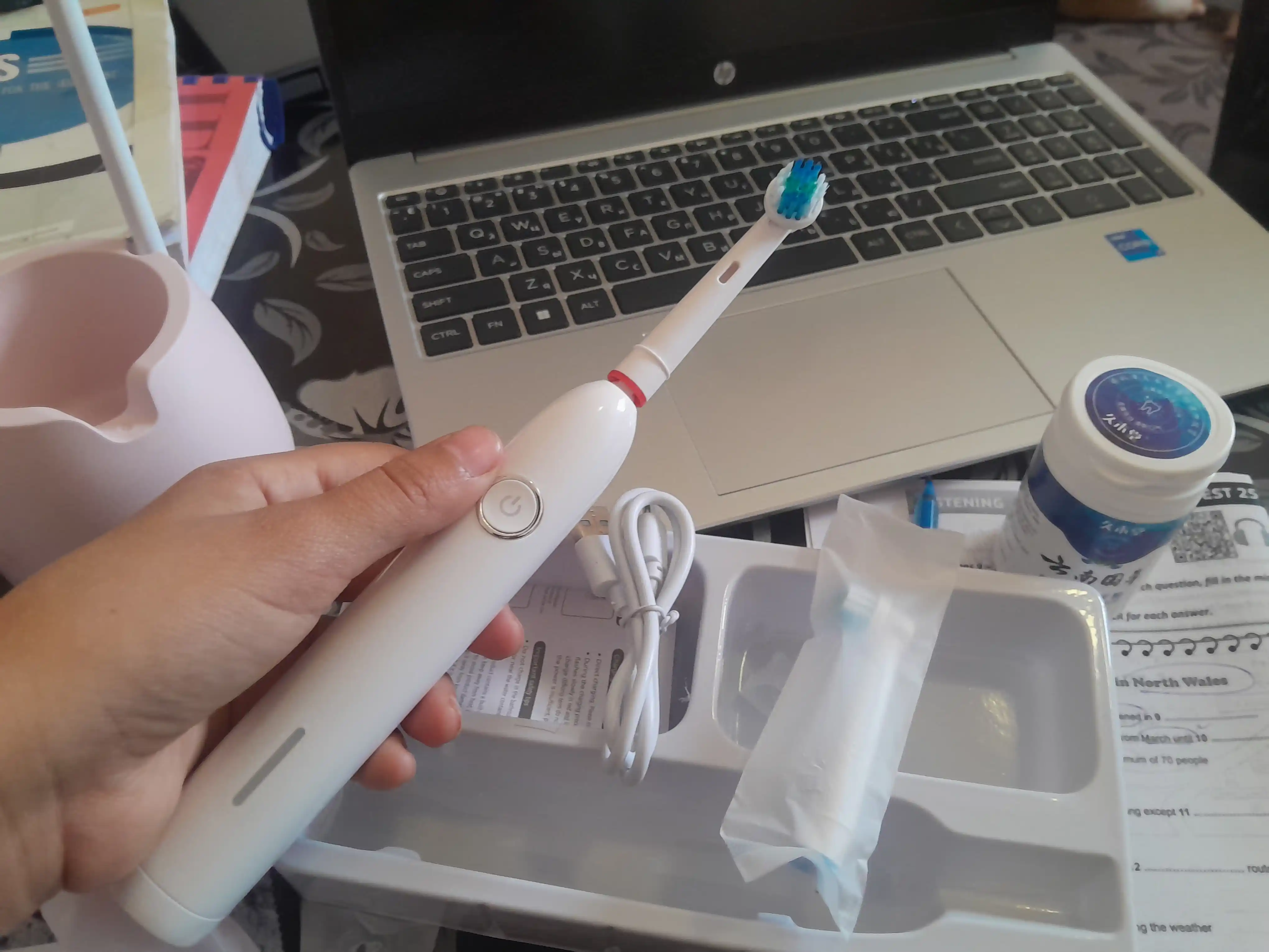 Oral-B turidagi aylanuvchi nasadkali elektr ultratovushli tish cho‘tkasi