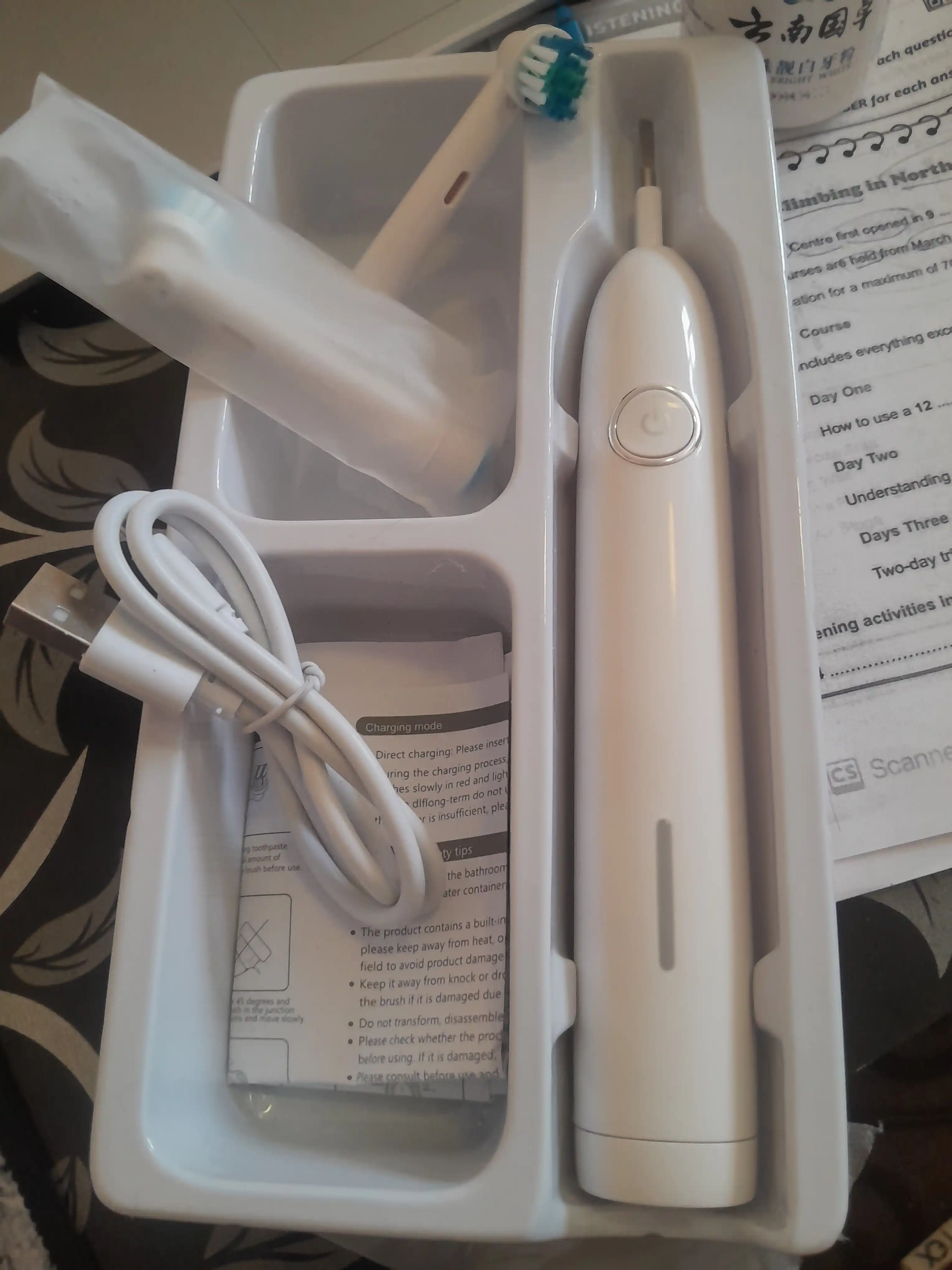 Oral-B turidagi aylanuvchi nasadkali elektr ultratovushli tish cho‘tkasi