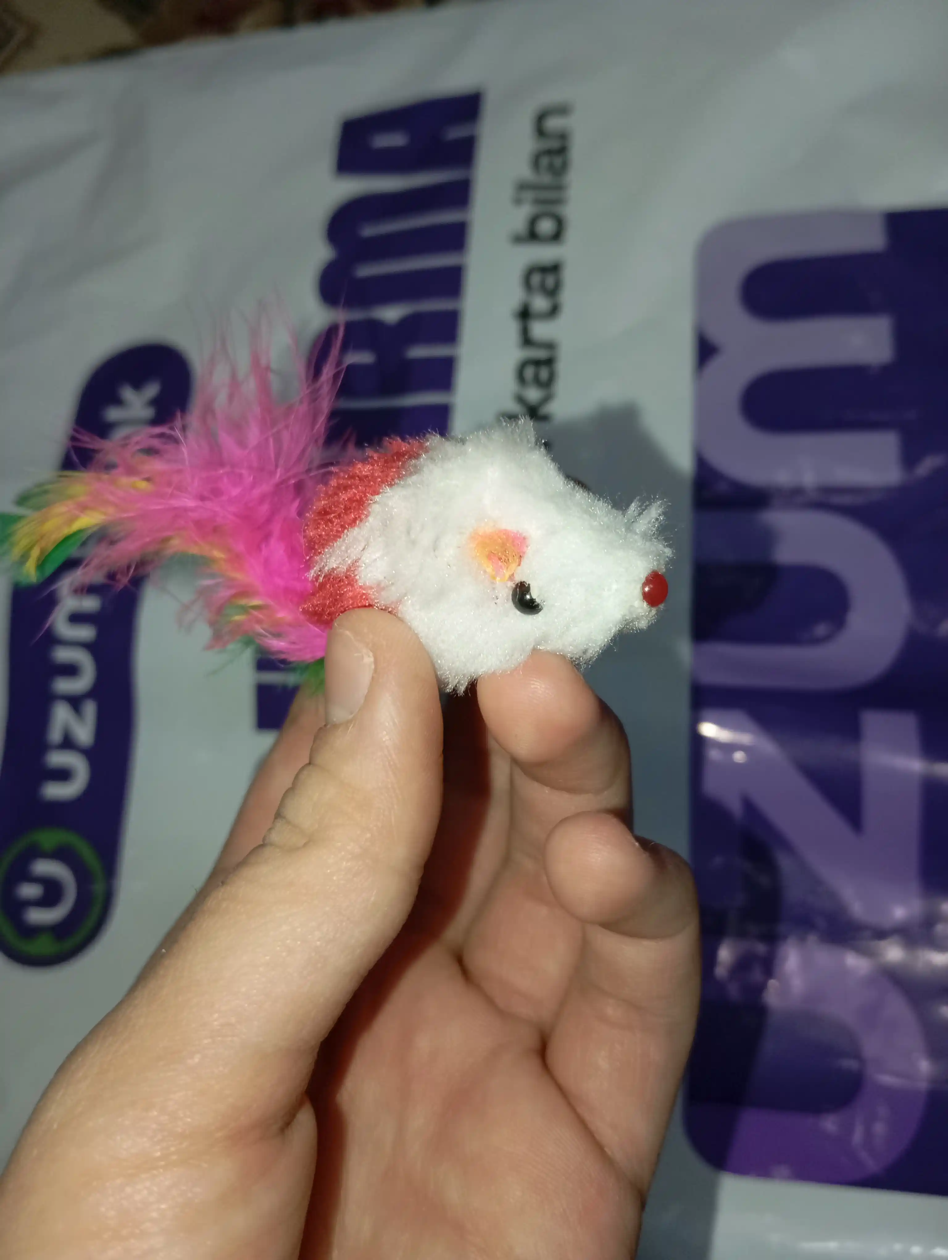 Игрушка для кошек и котят мышка с перьями и бубенчиком