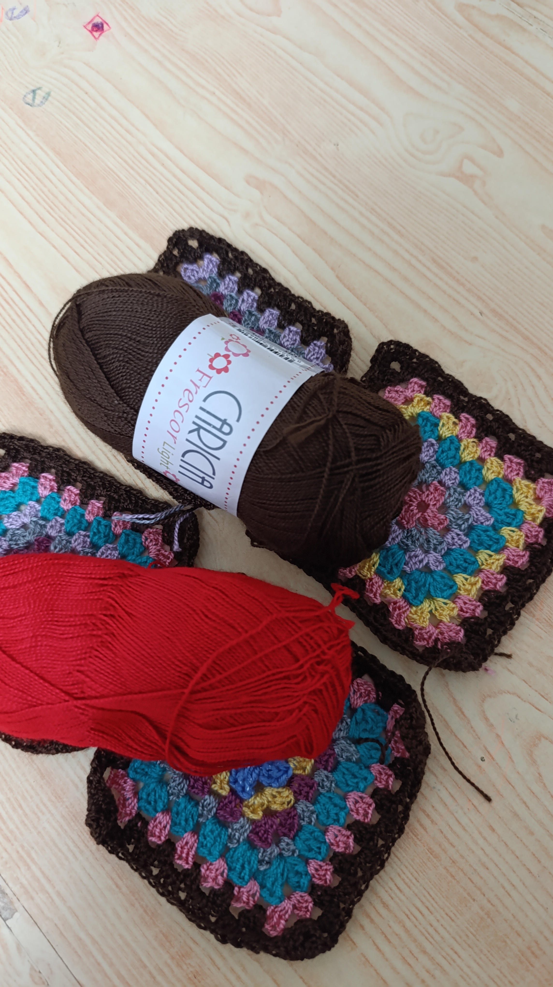 To'quv ipi Caricia - 375 m, 75 g, 100 % akril, qadoqda 1 dona