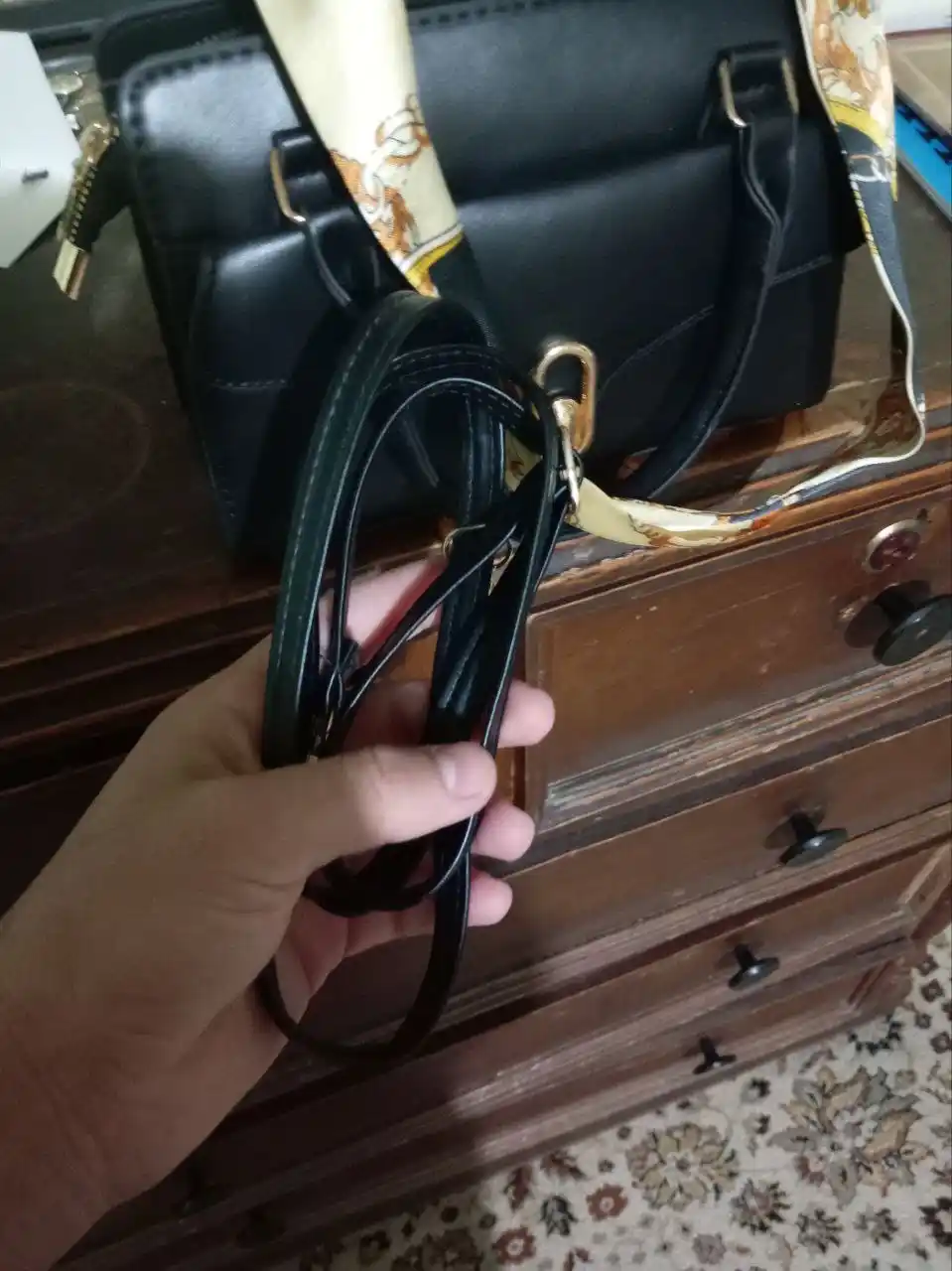 Ayollar sumkasi, yelka orqali, tout , naqshli ipak ro'molcha