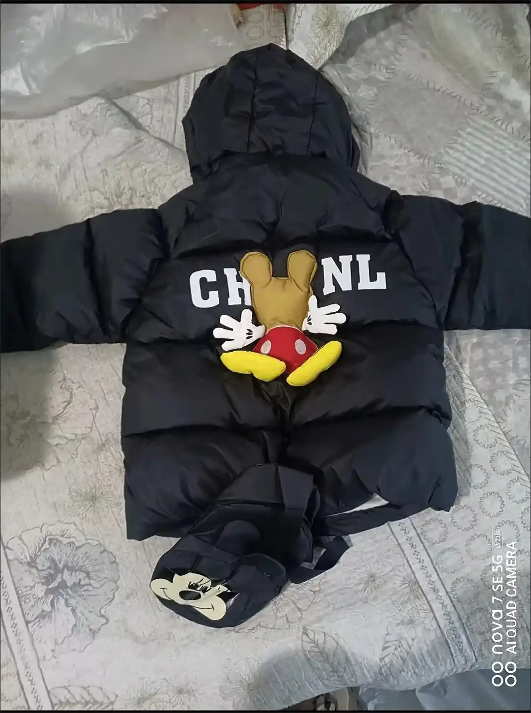 Bolalar kurtkasi Mikki Maus sumkachali qishki issiq ichi mo'ynali kurtka