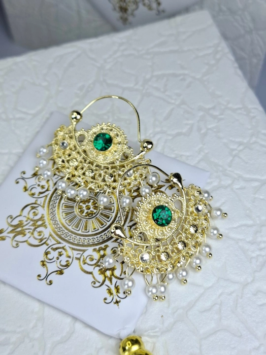 Национальные серьги с розовым камнем и жемчужными подвесками