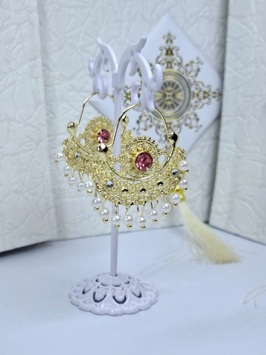 Национальные серьги с розовым камнем и жемчужными подвесками