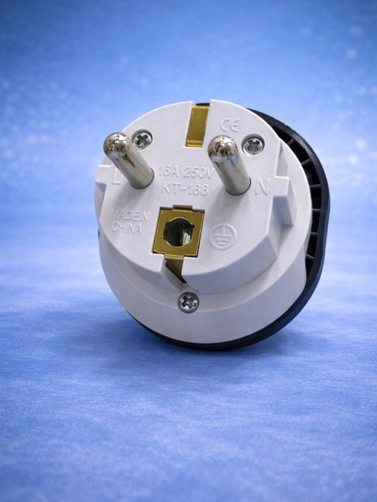MerKan B.M.A universal adapter – EU / US / UK / AU rozetkalar uchun o‘tkazgich