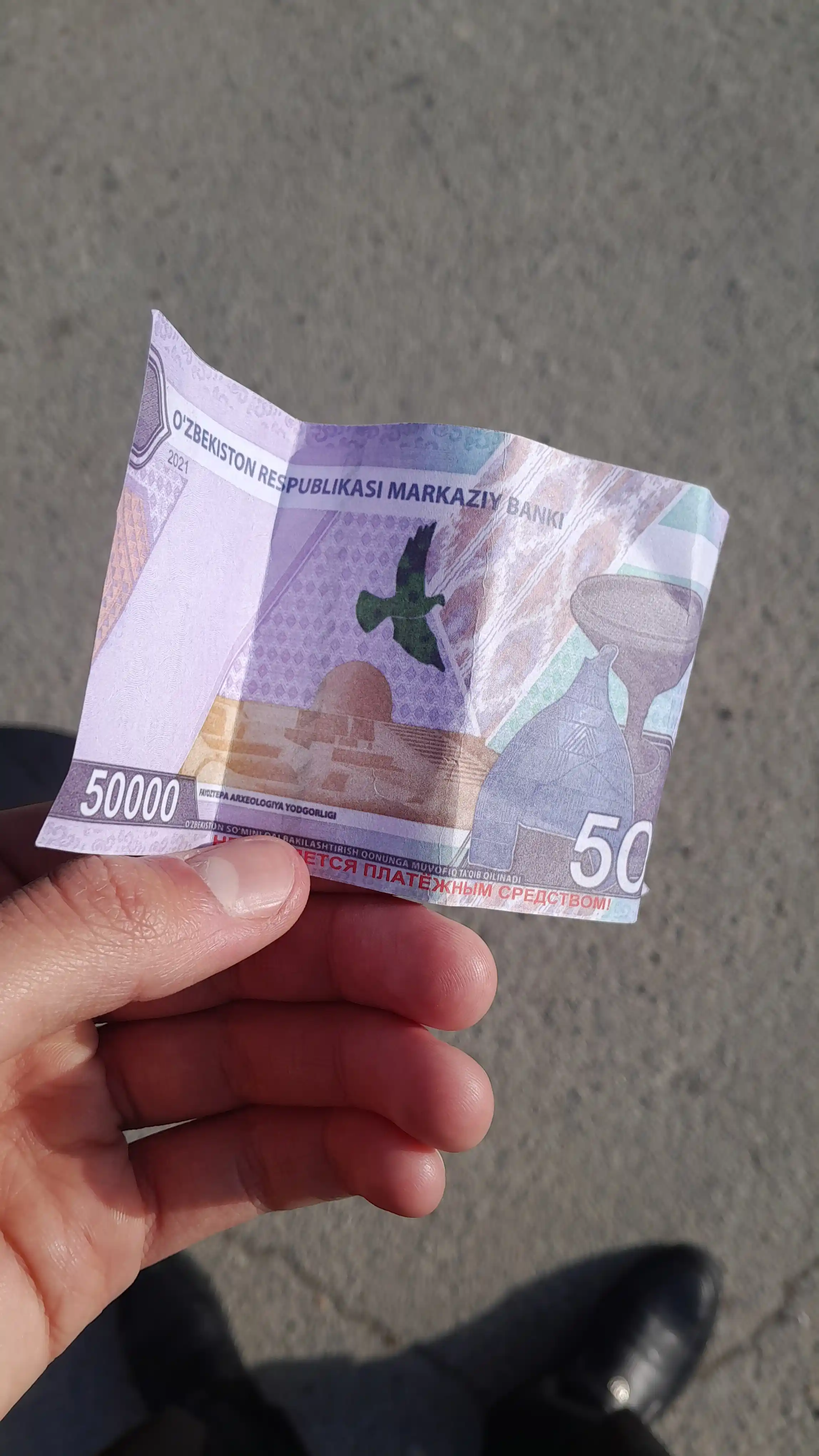 Suvenir pullar, so‘m kupyuralari, 50 ming, 100 mimg, 200 ming