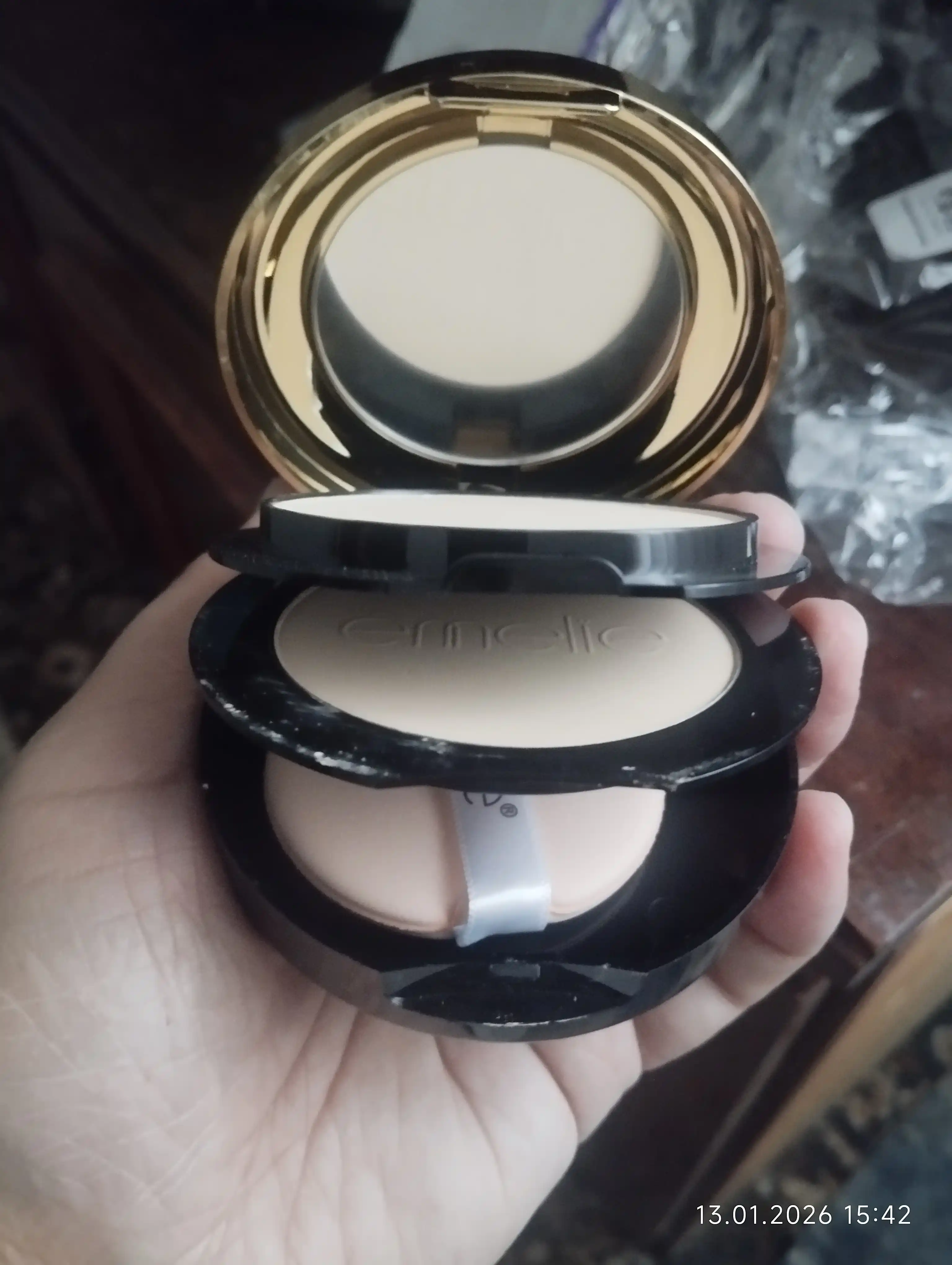 Emelie matlovchi upa, 01 va 02, 2 tasi 1 da, 24 soat mat tekislaydi, SPF 15