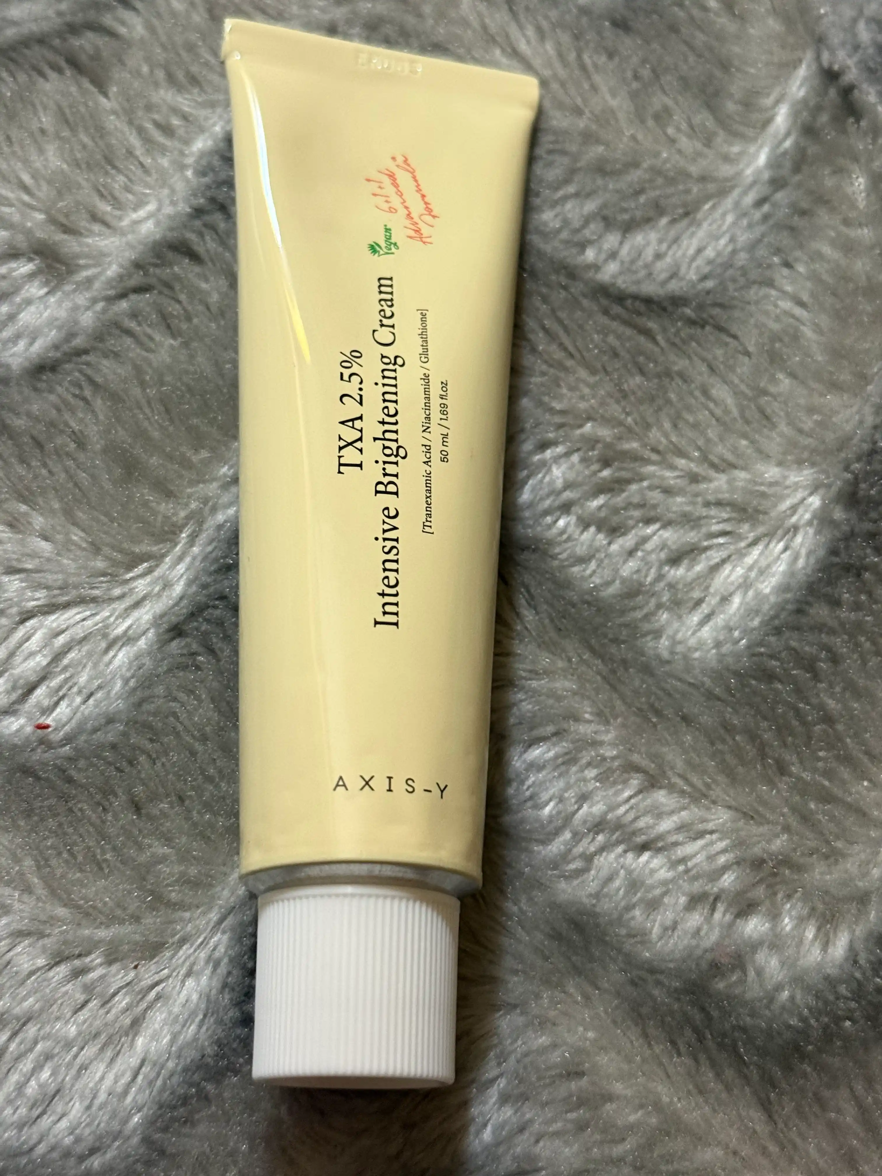 Yuzni oqartiruvchi krem AXIS-Y TXA 2.5% Intensive Brightening Cream, 50 ml