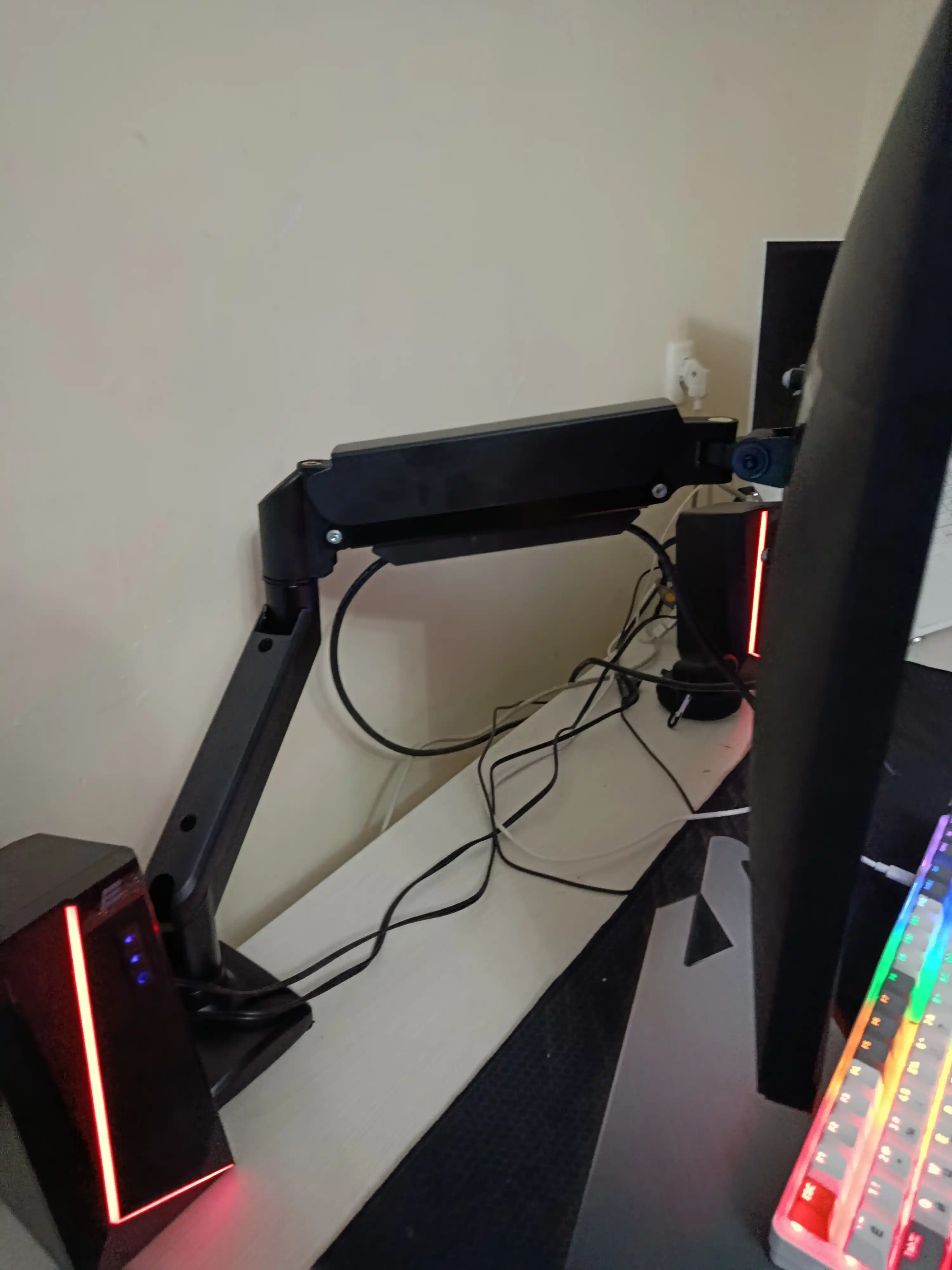 Monitorlar uchun kronshteyn M1. Stolga buriluvchan kronshteyn, monitor uchun