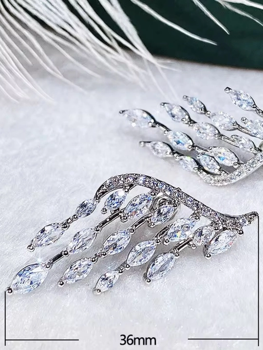 Серьги различных форм и цветов